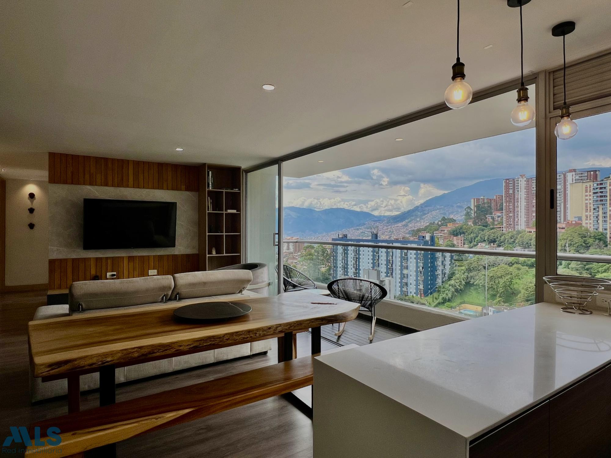 APARTAMENTO REFORMADO CON HERMOSA VISTA EN LA LOMA DEL INDIO medellin - loma del indio