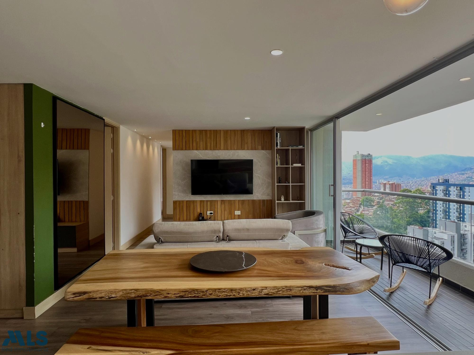 APARTAMENTO REFORMADO CON HERMOSA VISTA EN LA LOMA DEL INDIO medellin - loma del indio