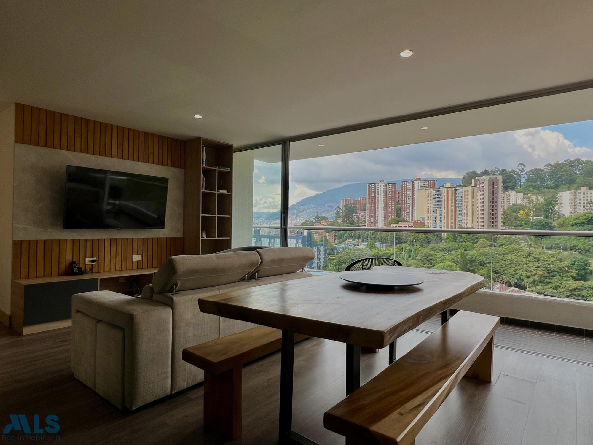 APARTAMENTO REFORMADO CON HERMOSA VISTA EN LA LOMA DEL INDIO medellin - loma del indio