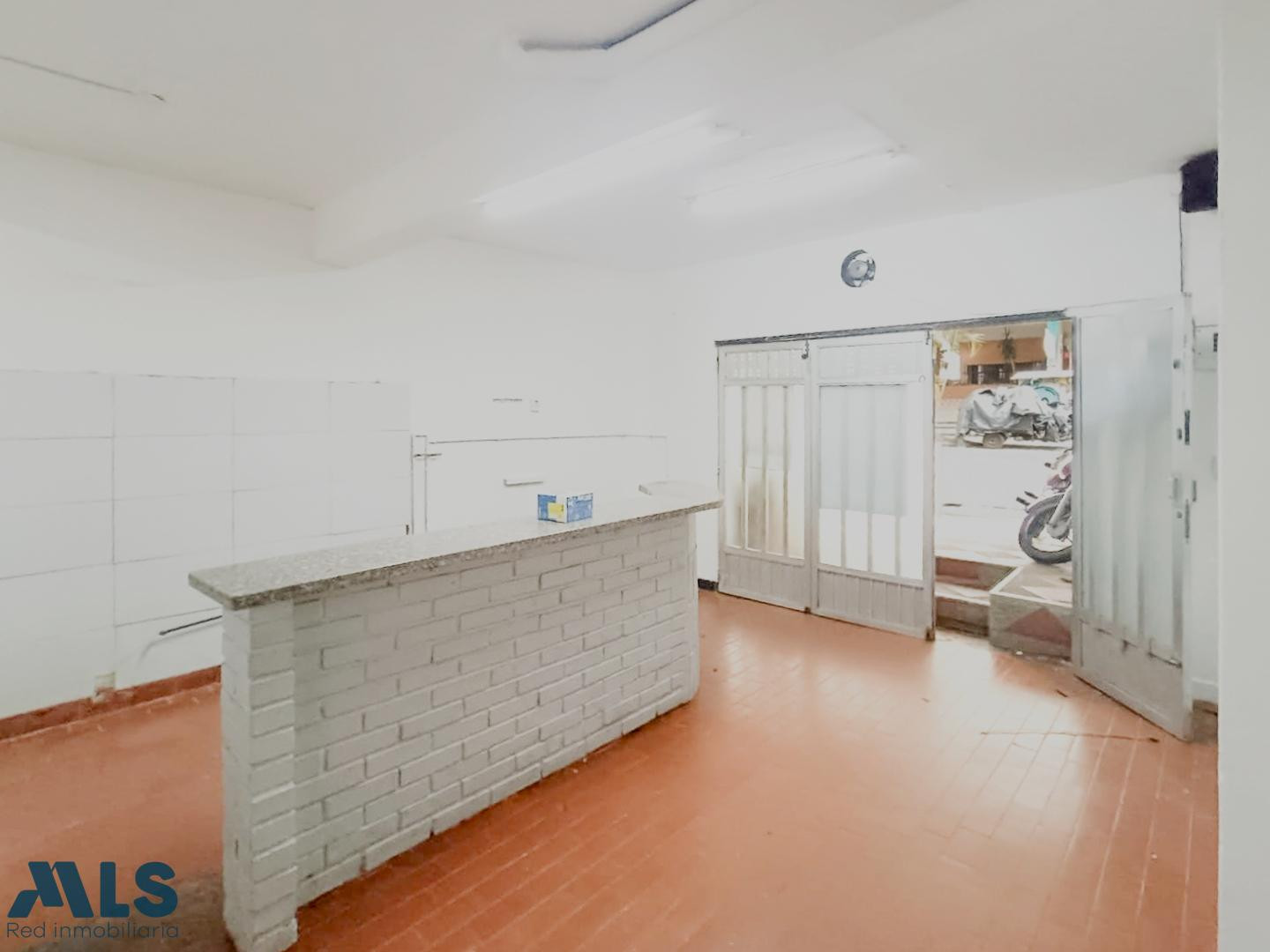 local primer piso cerca a san juan medellin - laureles