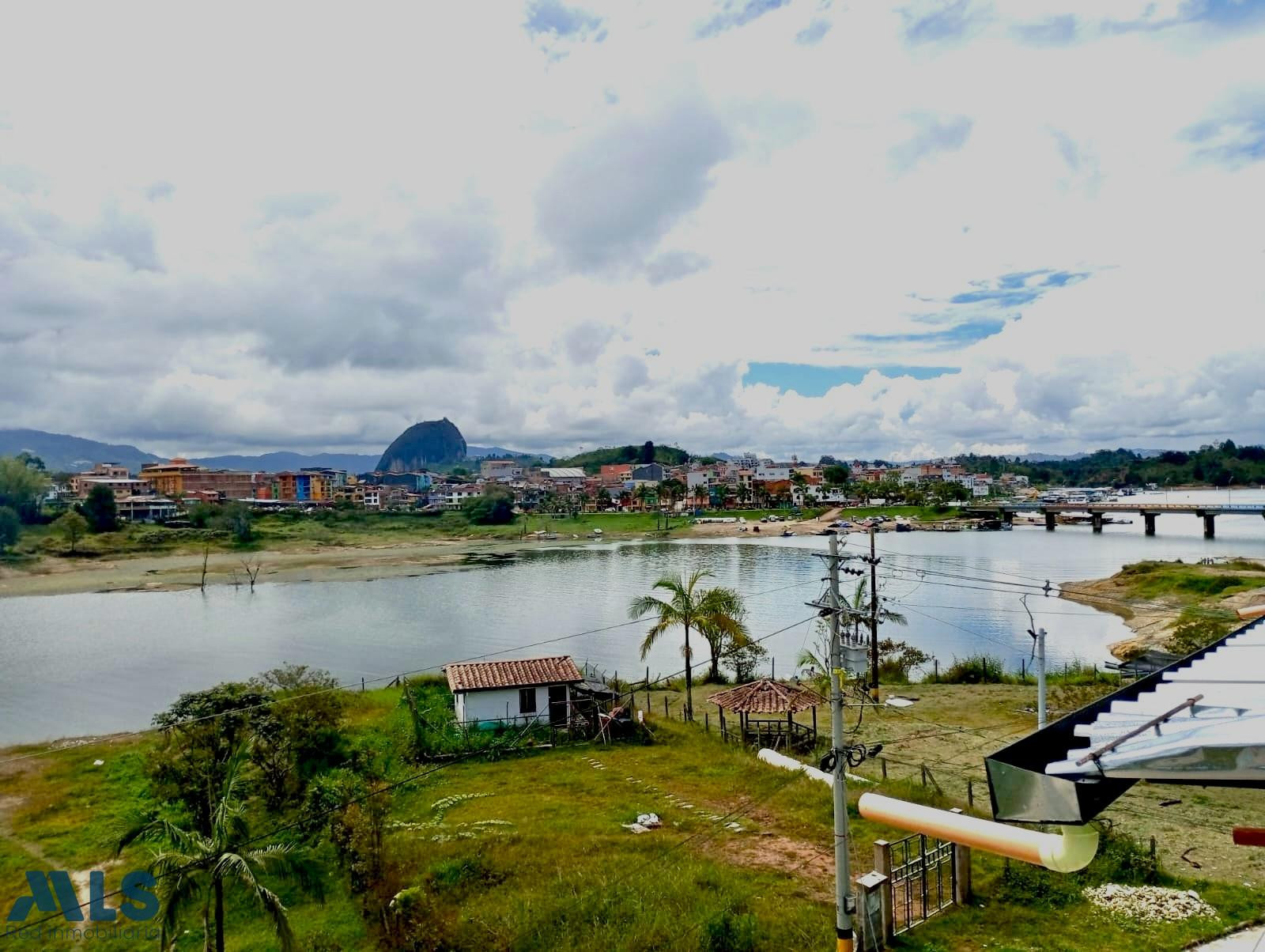 Espectacular apartamento en Guatapé! Vista única a la piedra del Peñol. guatape - el roble