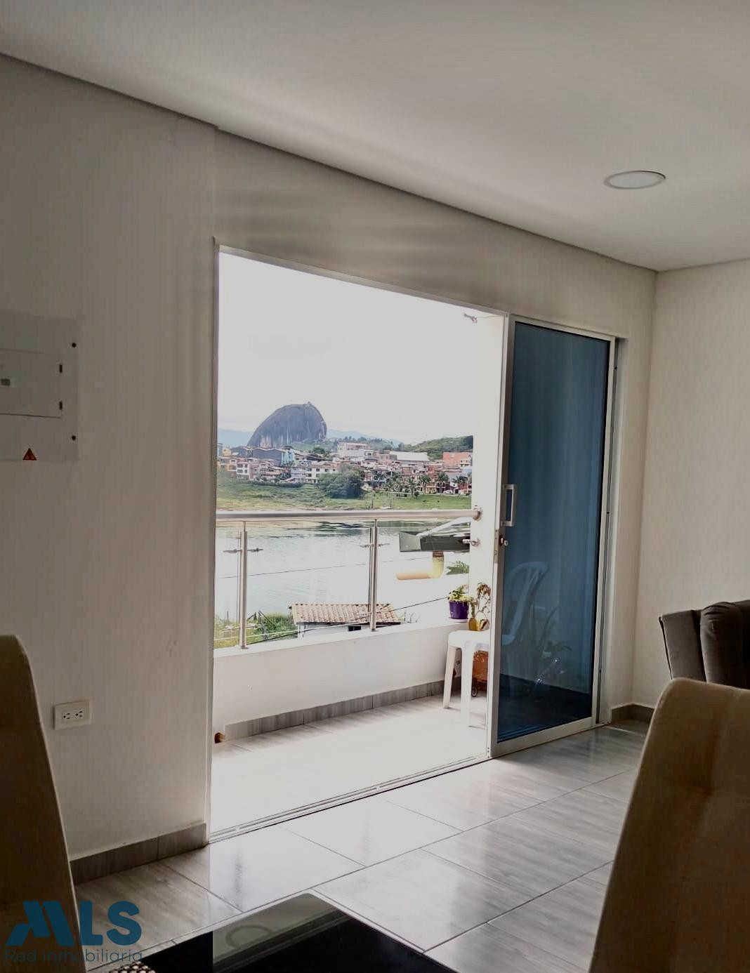 Espectacular apartamento en Guatapé! Vista única a la piedra del Peñol. guatape - el roble