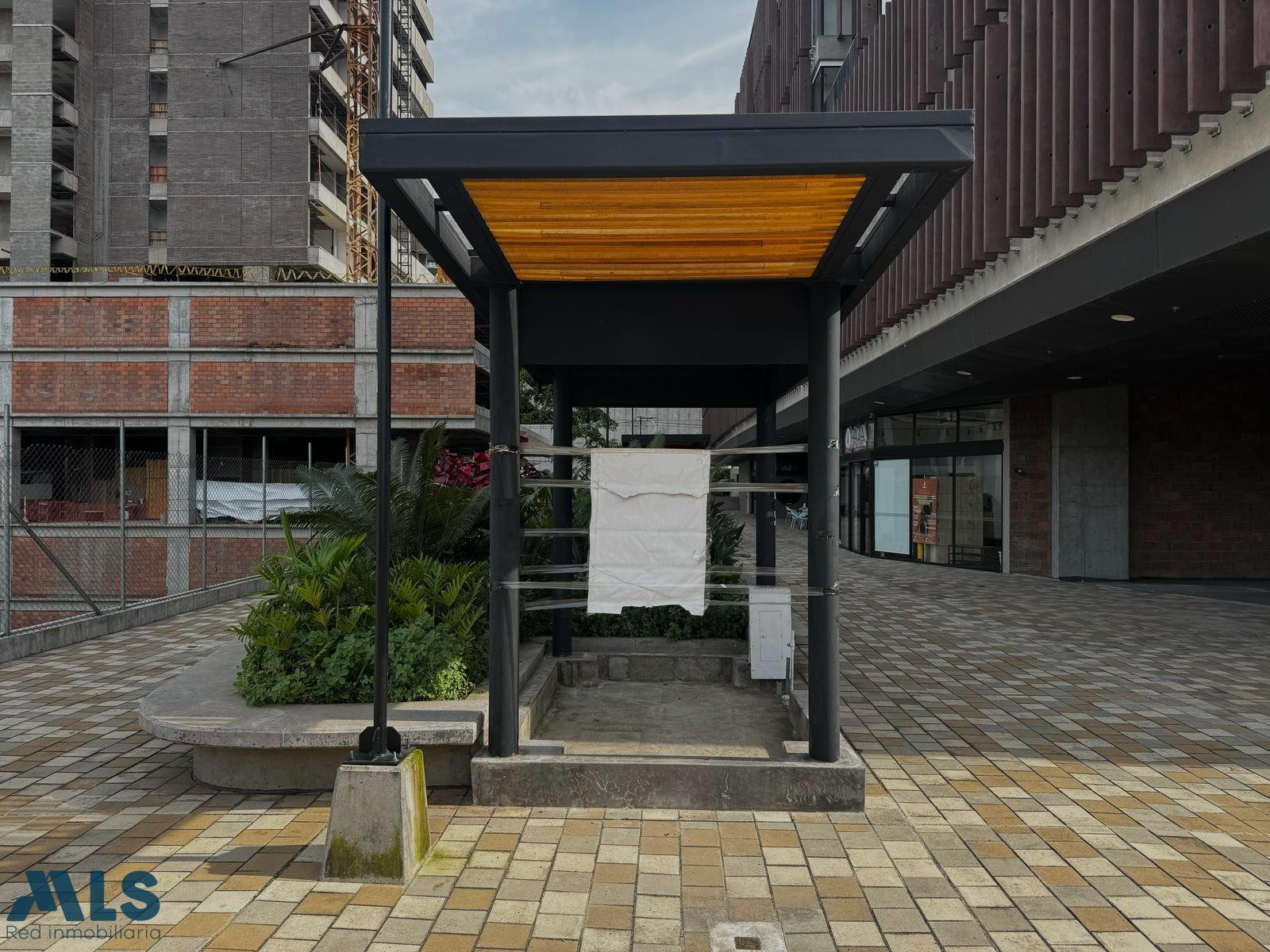 Excelente ubicación. Muy comercial. medellin - ciudad del rio