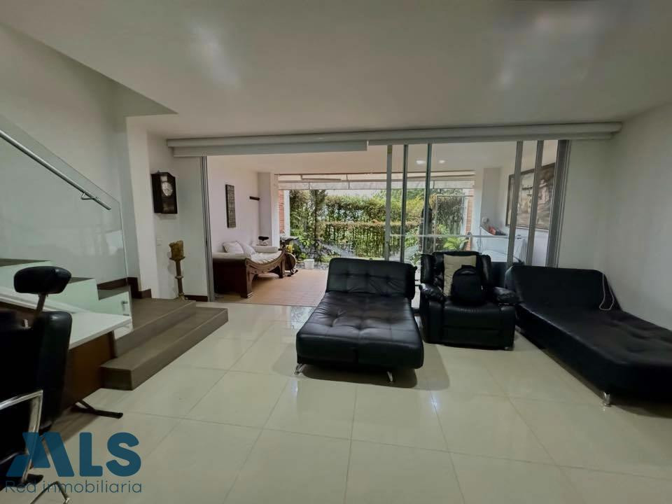 Casa con muy buenos espacios disfrutar familia envigado - loma el atravesado