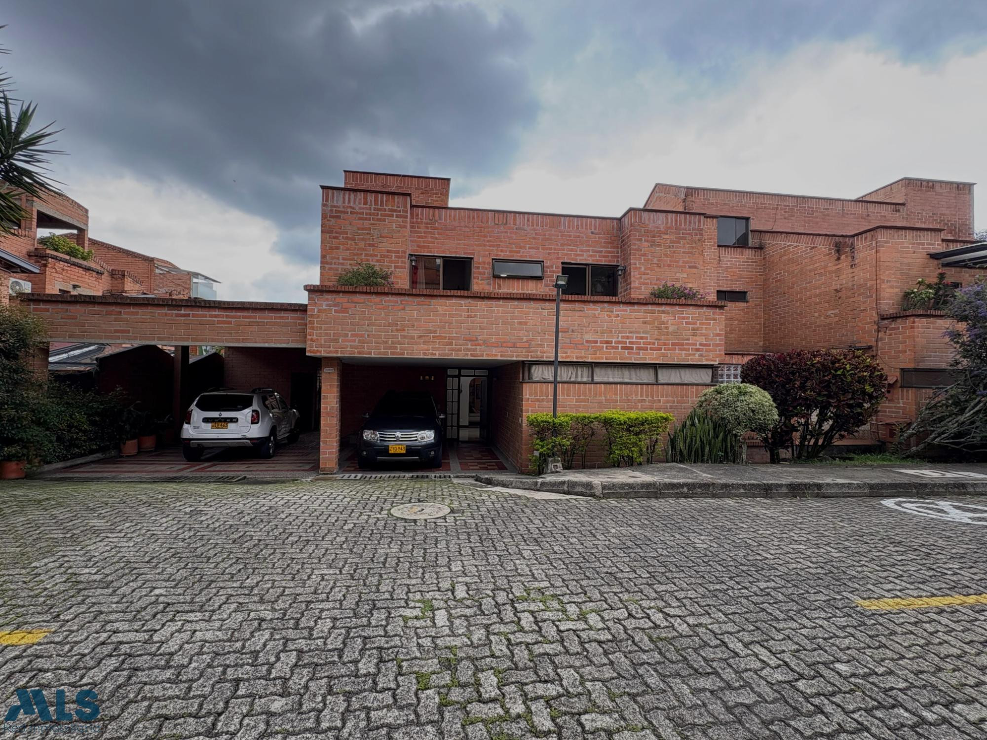 casa en unidad cerrada en El Poblado medellin - la visitacion