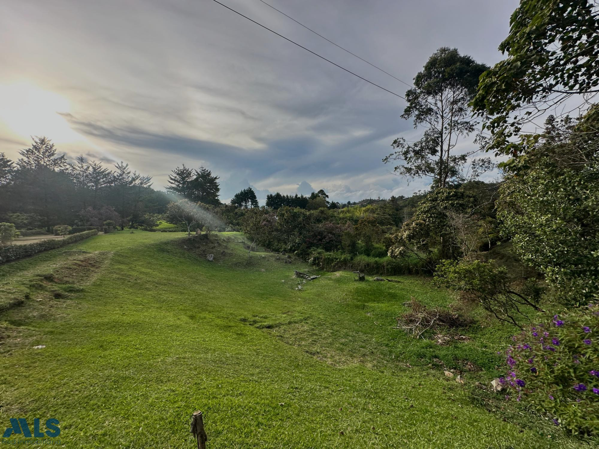 HERMOSO LOTE EN PARCELACIÓN CERRADA EN GUATAPE guatape - el roble