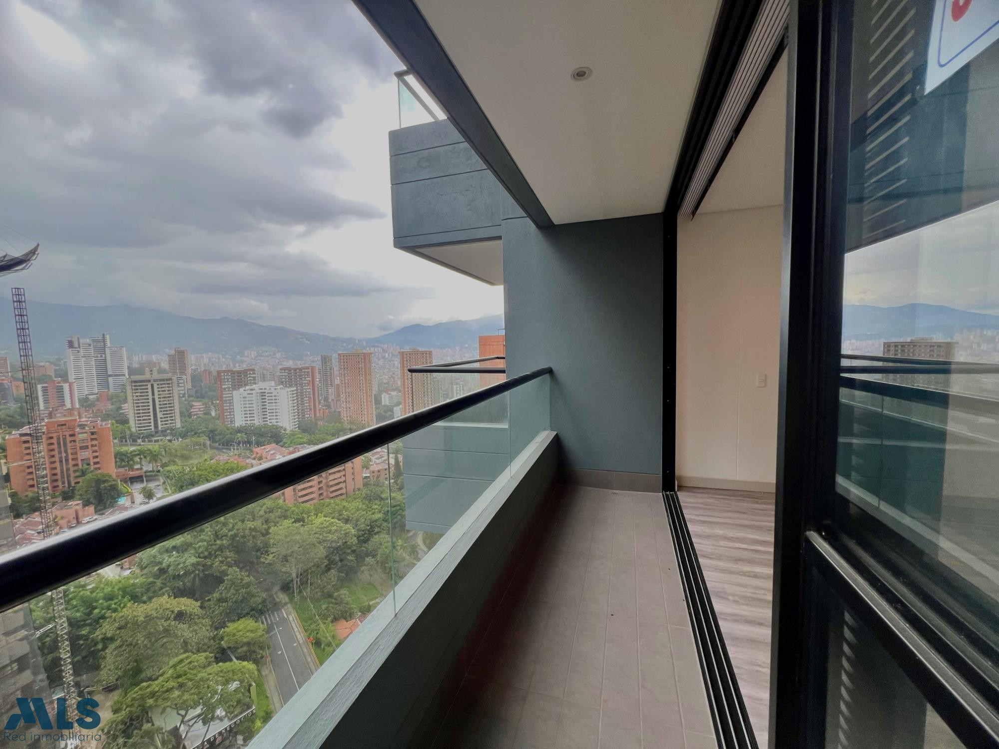Apartaestudio a metros del Tesoro. medellin - el tesoro