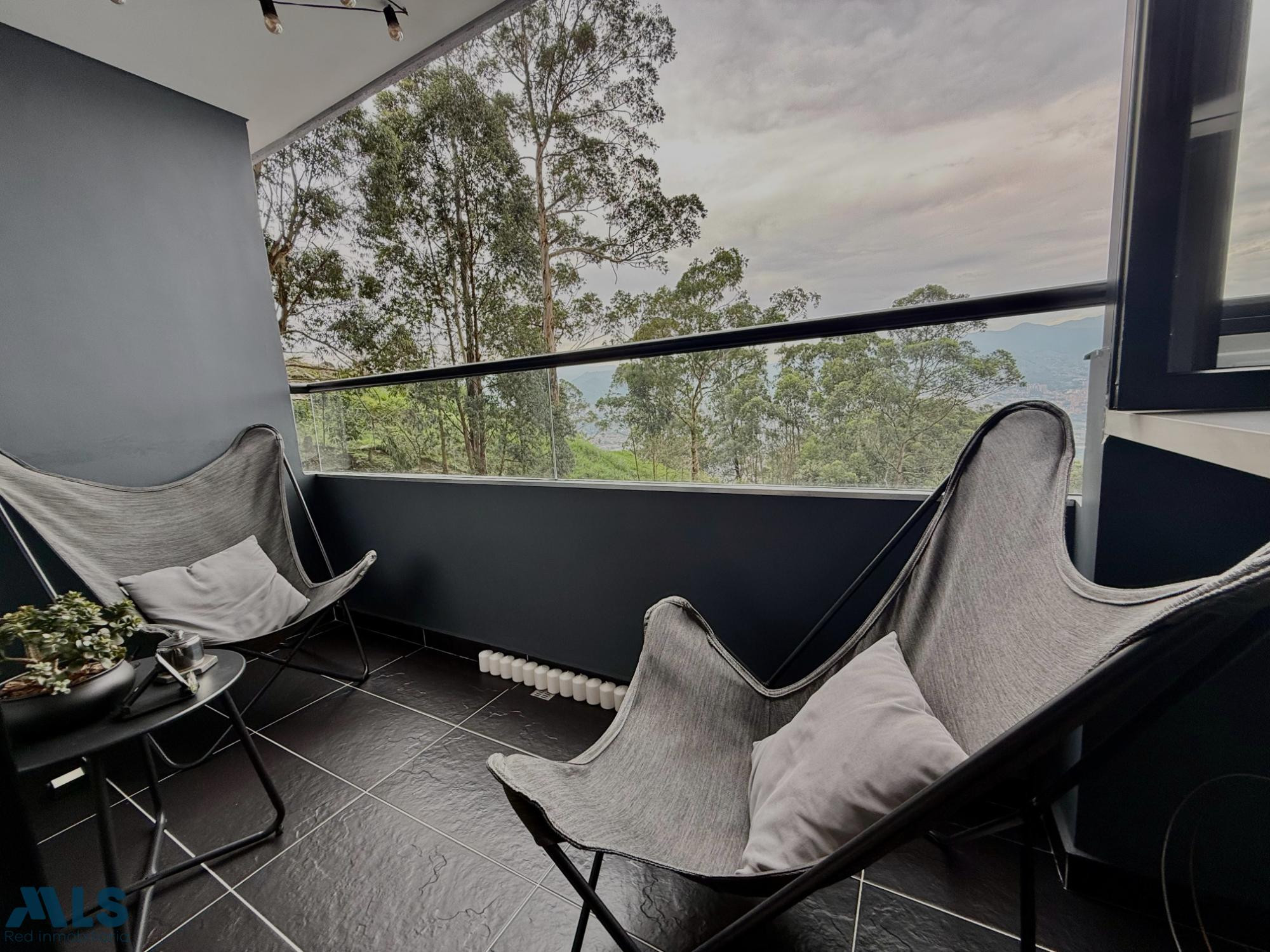 HERMOSO APARTAMENTO AMOBLADO CON VISTA A LA CIUDAD medellin - las palmas