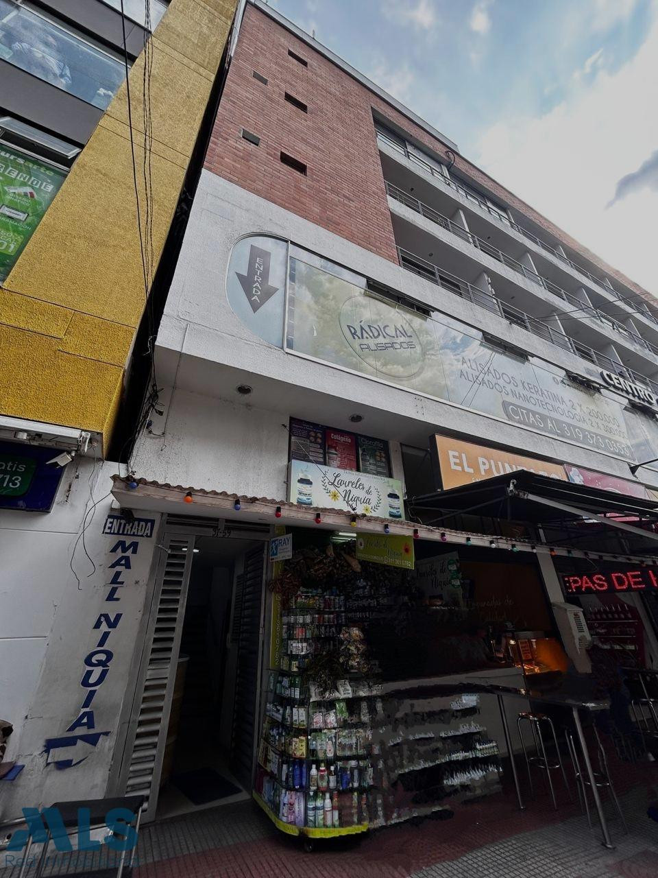 Oficina en edificio de servicios con porteria bello - niquia