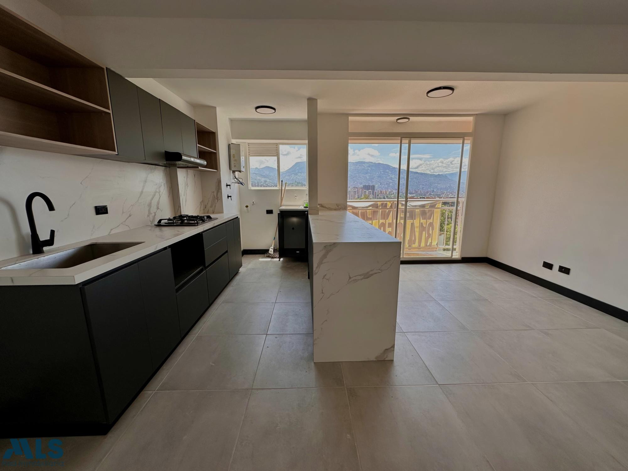 Hermoso apartamento remodelado en Belén con vistas hermosas. medellin - belen rodeo alto