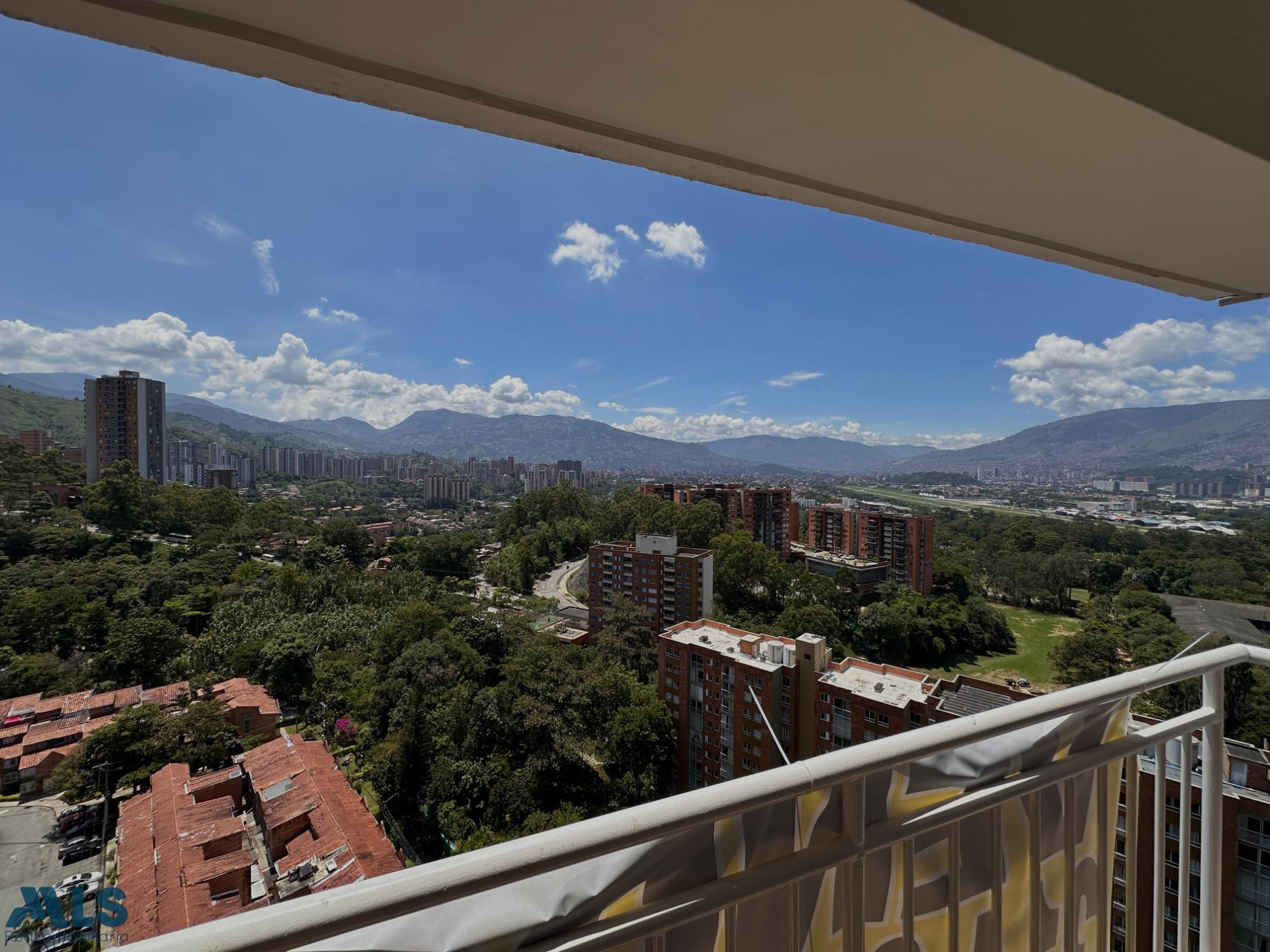 Hermoso apartamento remodelado en Belén con vistas hermosas. medellin - belen rodeo alto