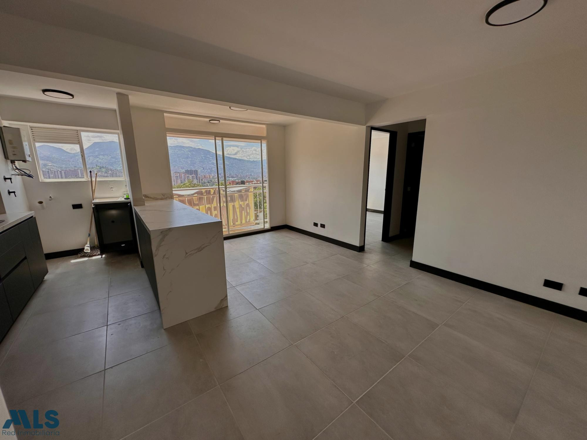 Hermoso apartamento remodelado en Belén con vistas hermosas. medellin - belen rodeo alto