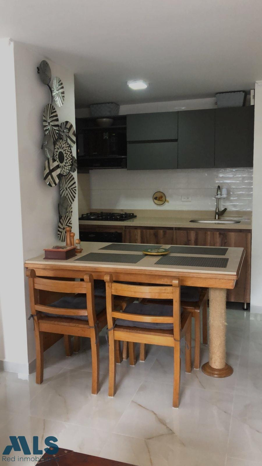 Hermoso apartamento en excelente estado, con una encantadora vista a zonas verdes. medellin - la visitacion