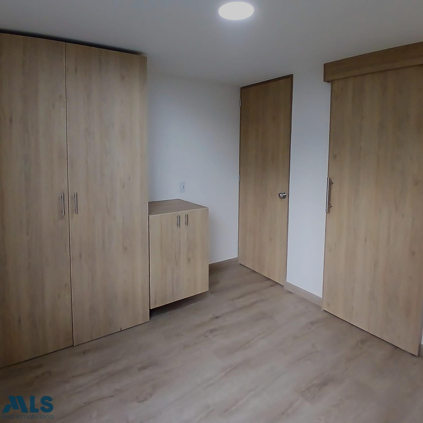 Apartamento totalmente remodelado en loma del indio. medellin - loma del indio