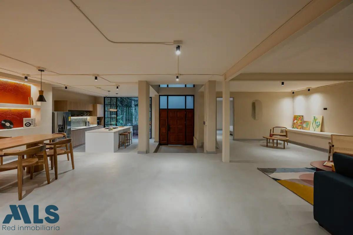Casa comercial reformada en zona de alta valorización medellin - las lomas no 2