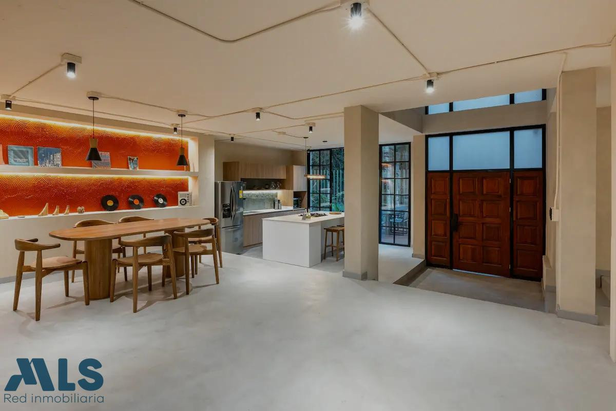 Casa comercial reformada en zona de alta valorización medellin - las lomas no 2