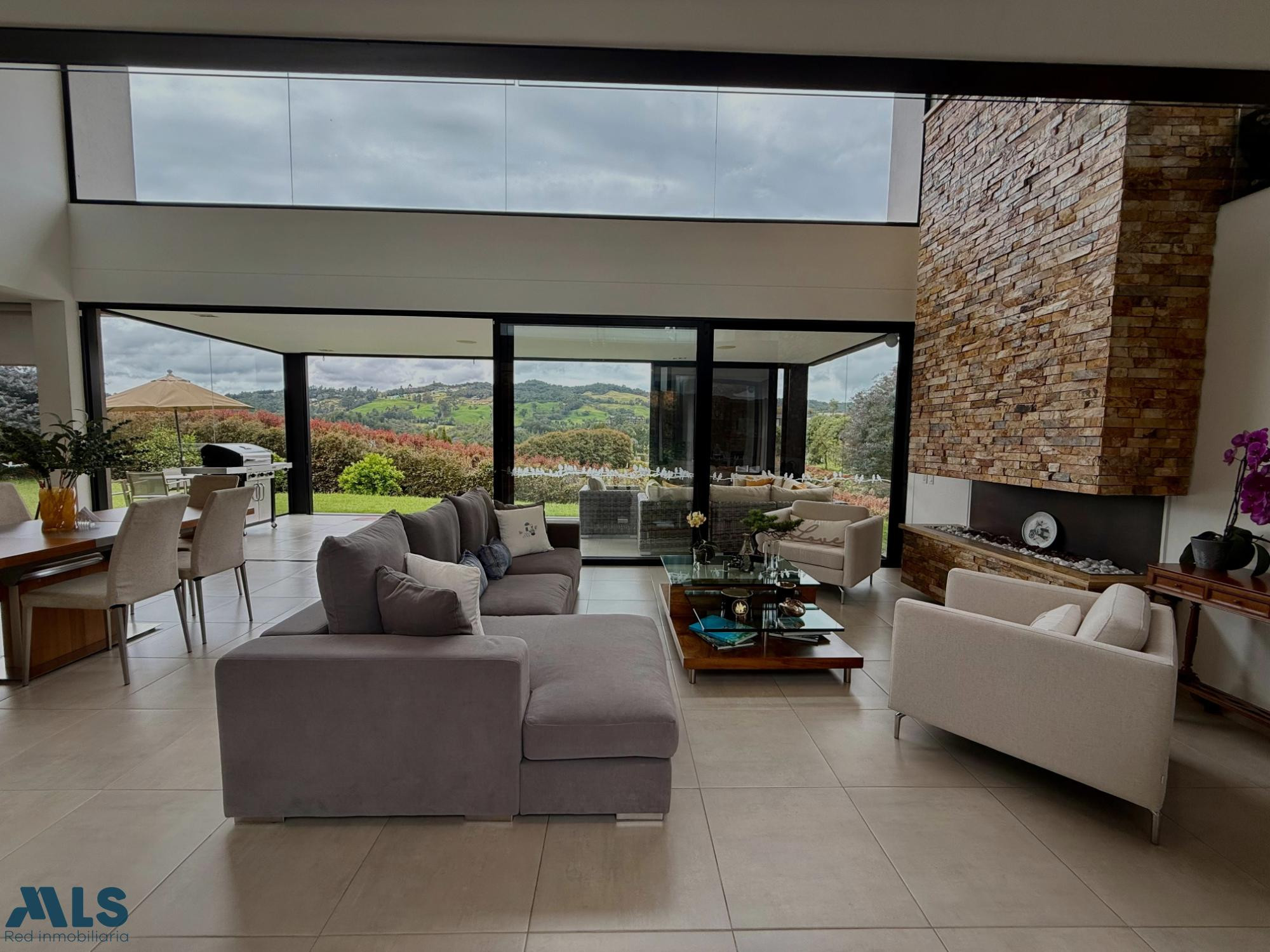 MODERNA CASA CAMPESTRE EN EL ALTO DE LAS PALMAS envigado - alto de las palmas