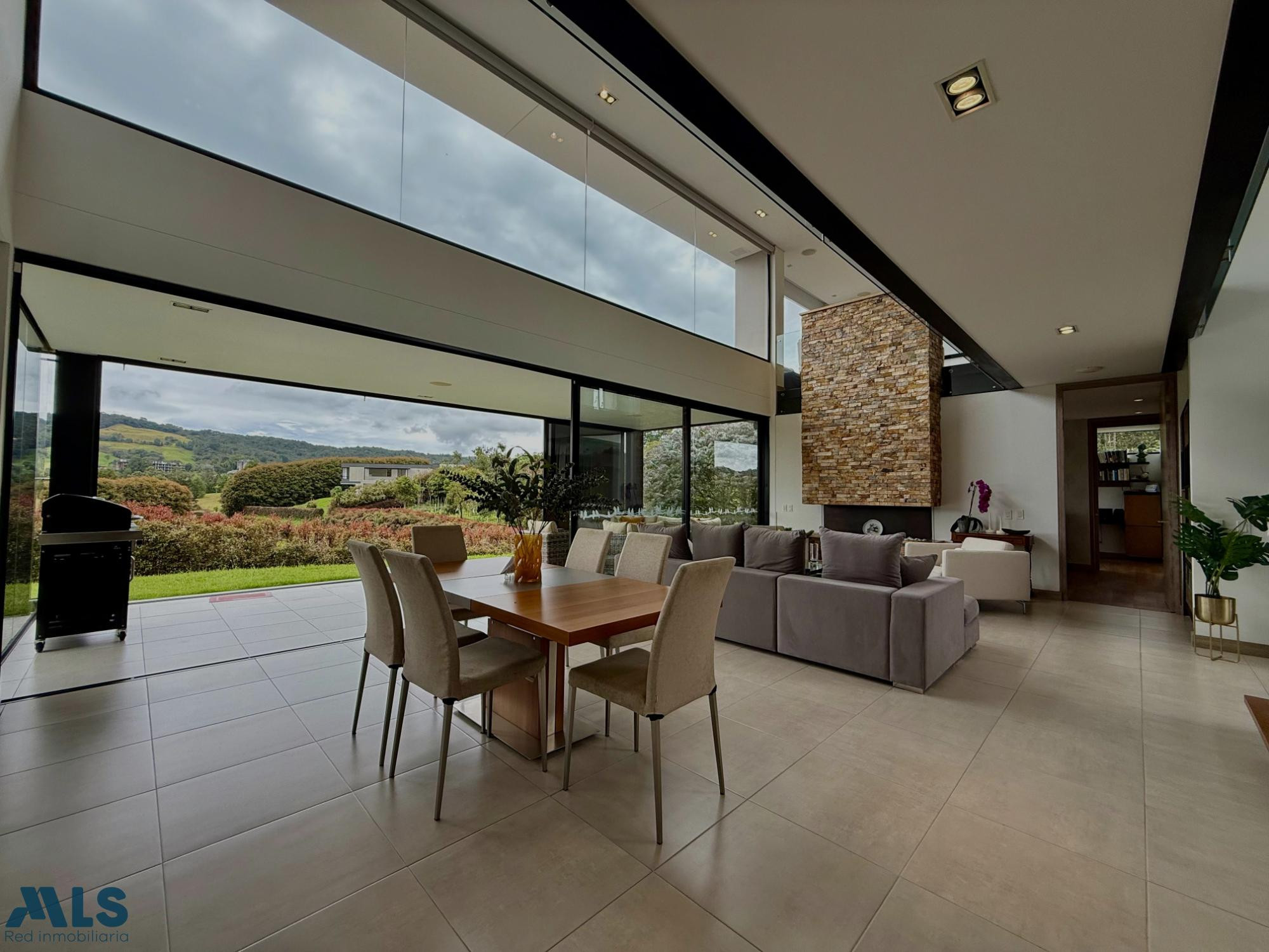 MODERNA CASA CAMPESTRE EN EL ALTO DE LAS PALMAS envigado - alto de las palmas