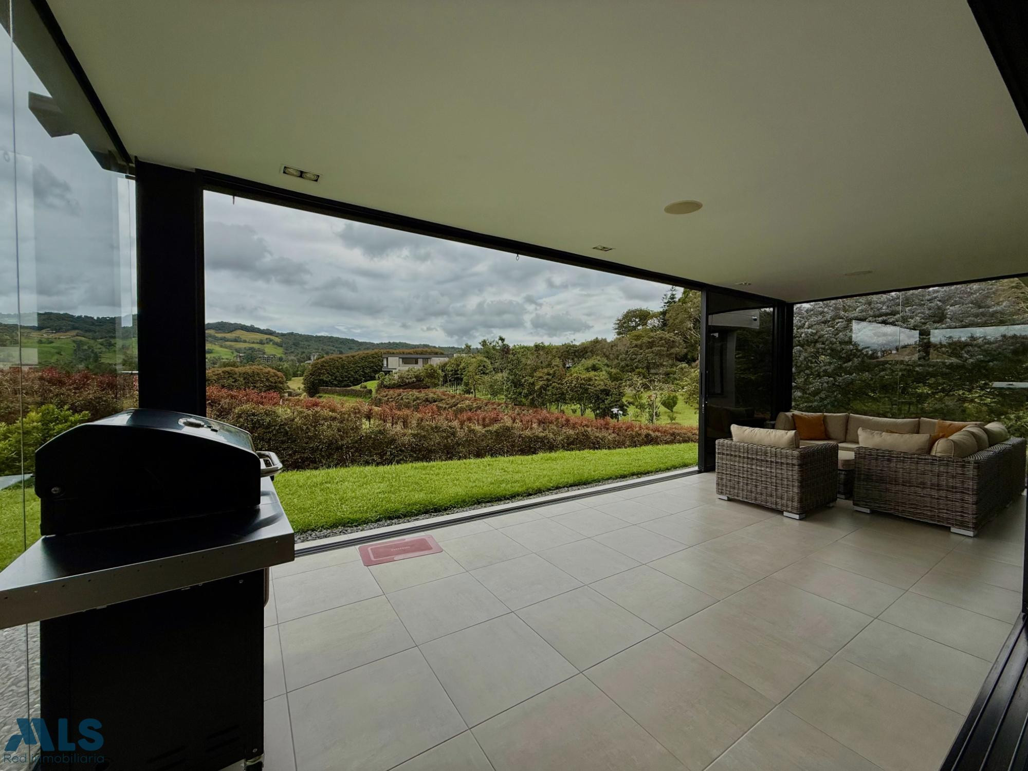 MODERNA CASA CAMPESTRE EN EL ALTO DE LAS PALMAS envigado - alto de las palmas