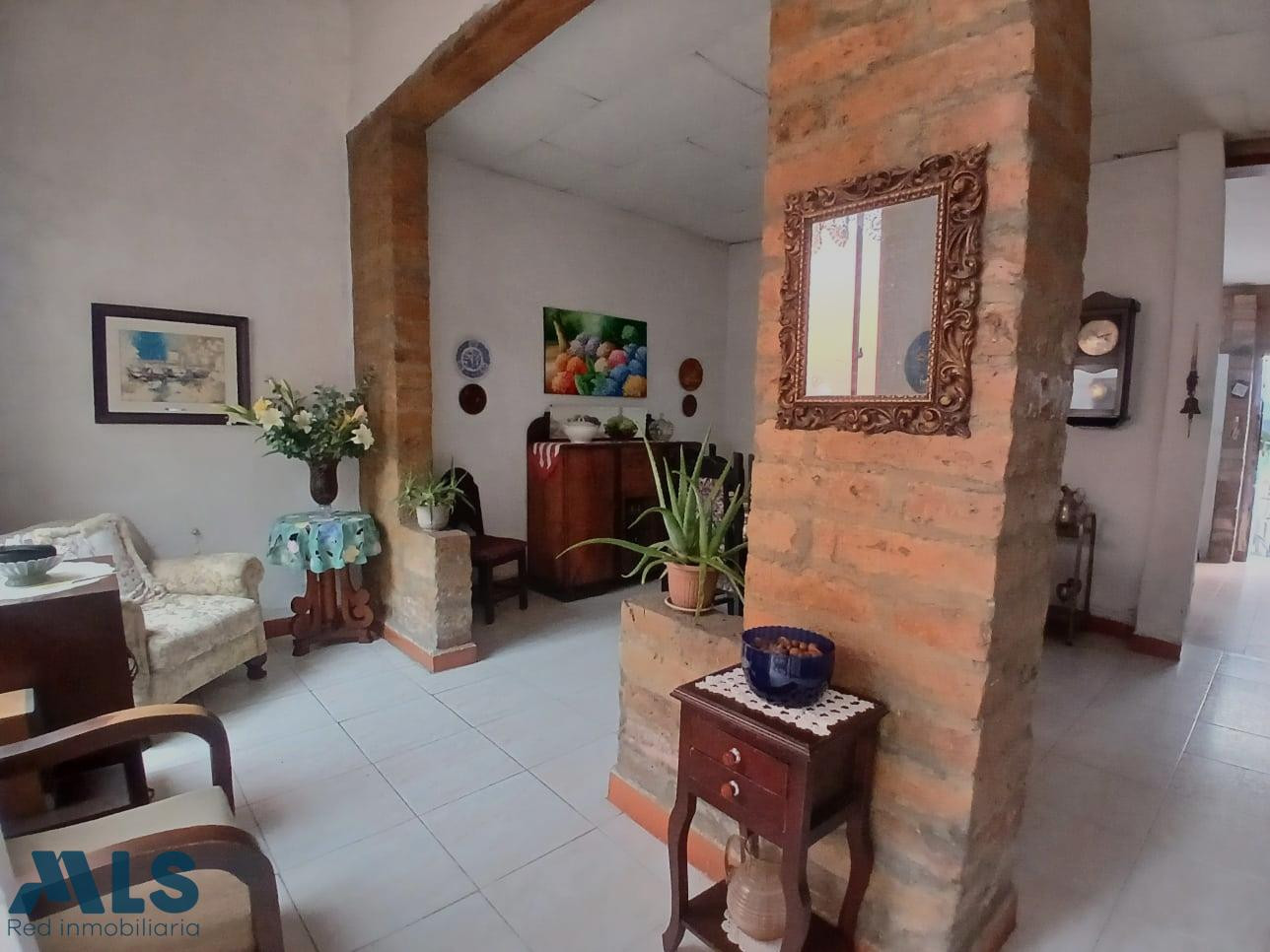 Espectacular casa para vivienda, bodega u oficina medellin - belen