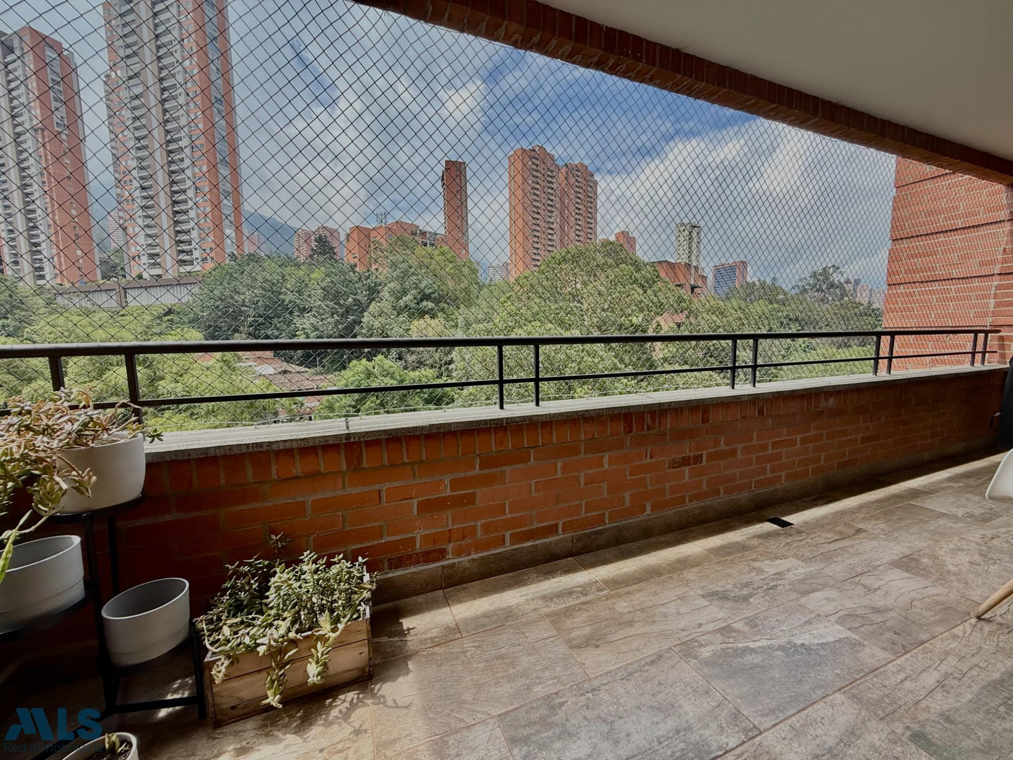 HERMOSO APARTAMENTO EN LA LOMA DEL TESORO medellin - el tesoro