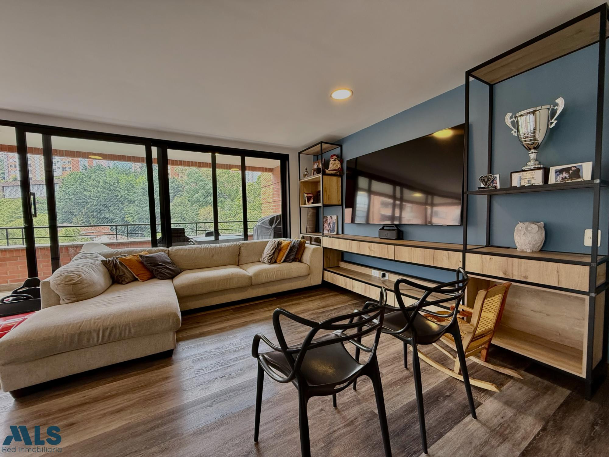 HERMOSO APARTAMENTO EN LA LOMA DEL TESORO medellin - el tesoro