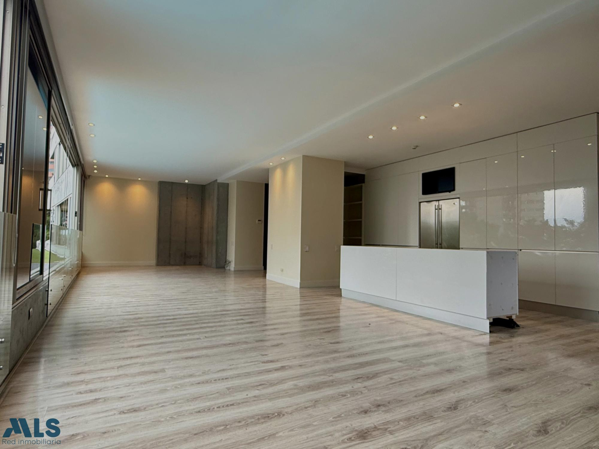Hermoso apartamento con vista verde medellin - los balsos no 1