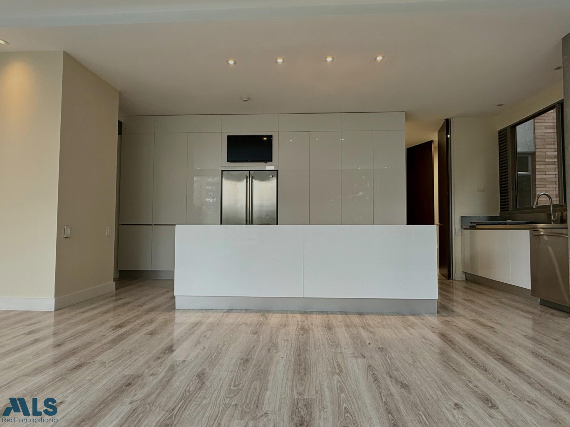 Hermoso apartamento con vista verde medellin - los balsos no 1