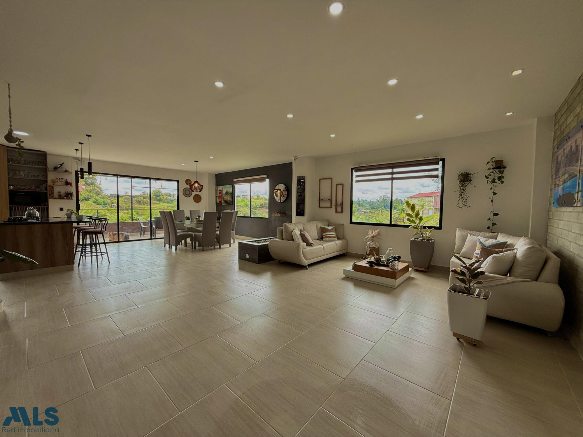 CASA CAMPESTRE CON ÁREA RESIDENCIAL Y TURÍSTICA marinilla - rural
