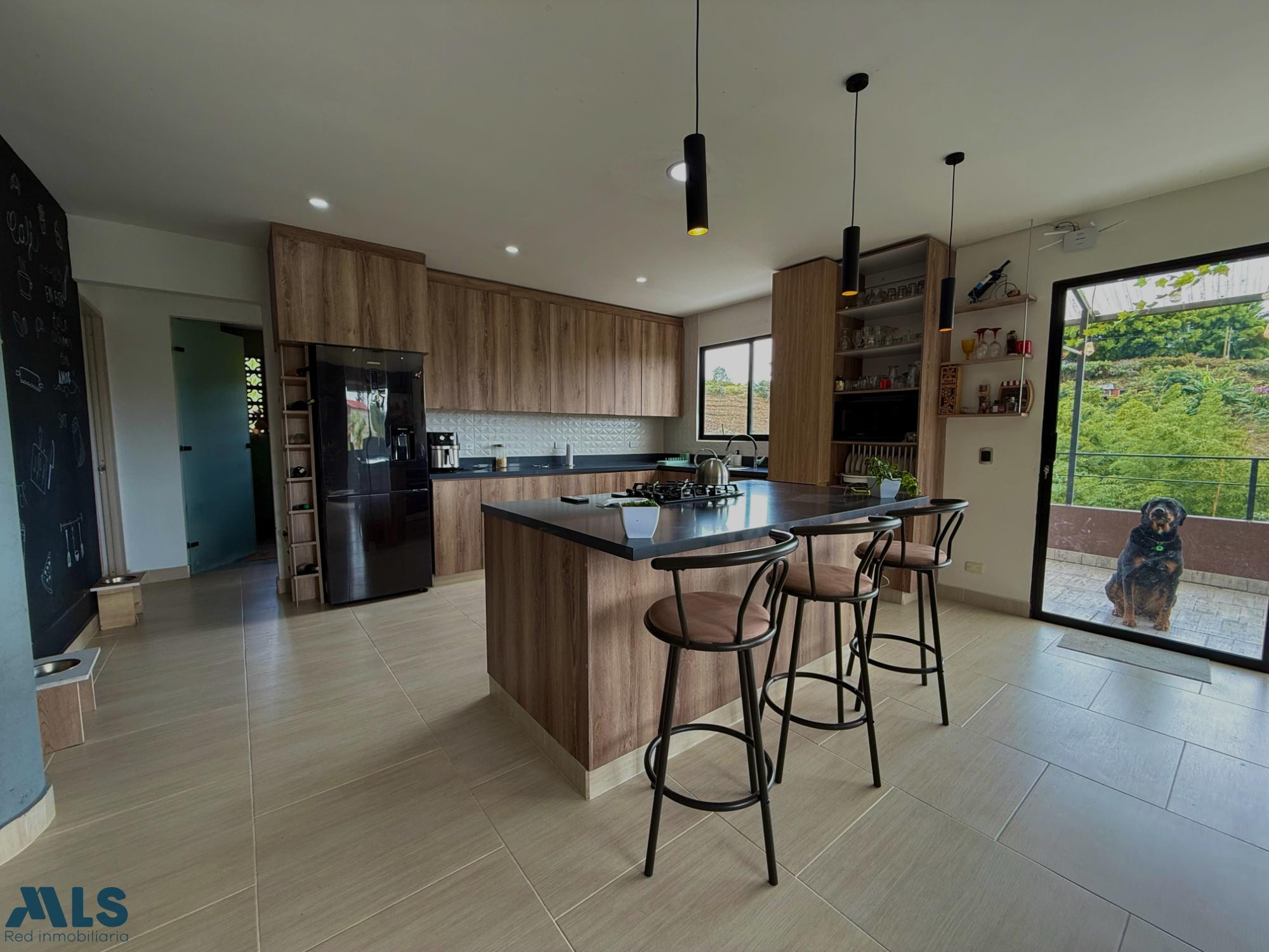 CASA CAMPESTRE CON ÁREA RESIDENCIAL Y TURÍSTICA marinilla - rural