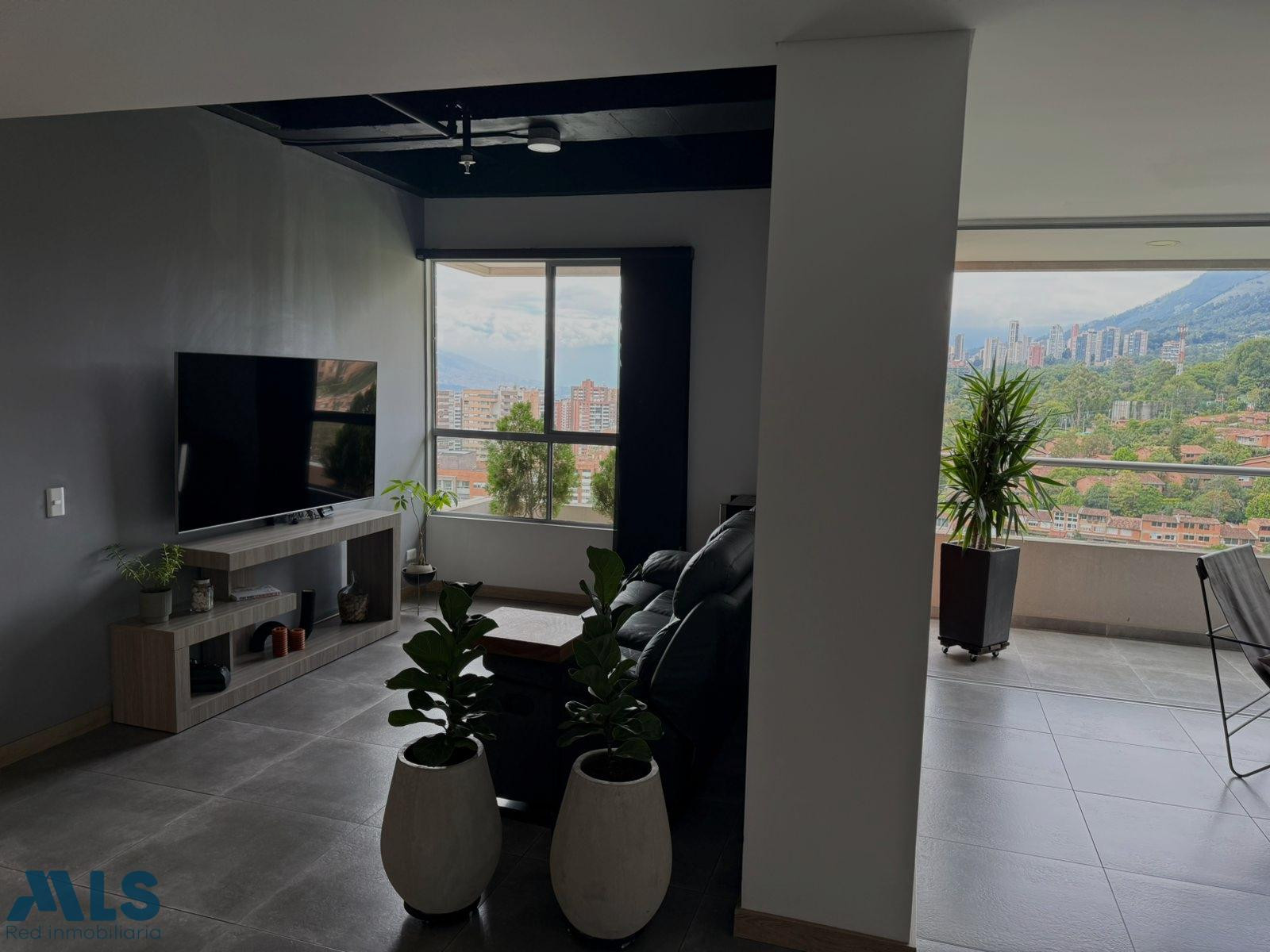 Hermoso apartamento remodelado, último piso envigado - loma del escobero