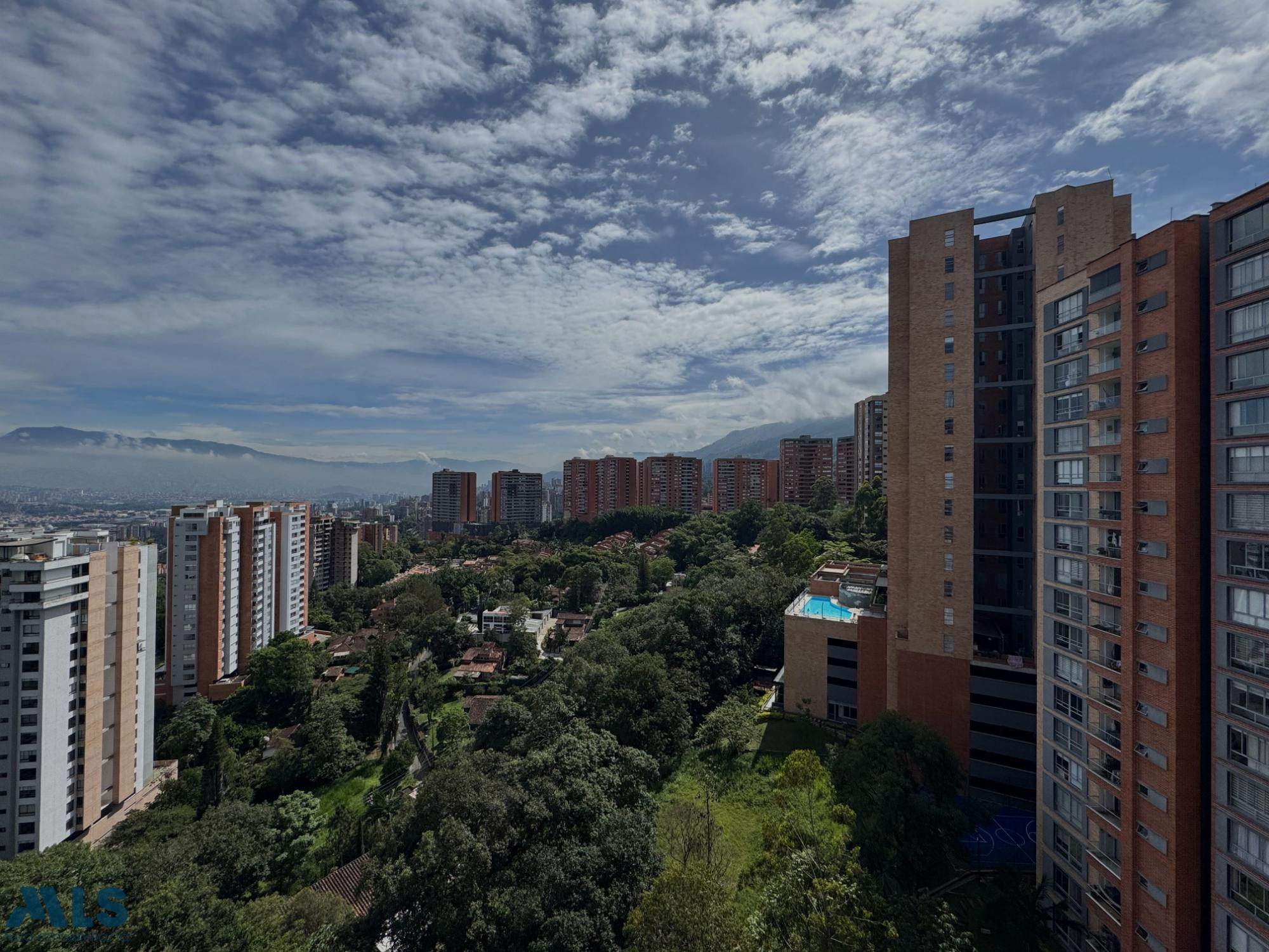 “93m² de encanto y una vista que lo dice todo.” envigado - loma de las brujas