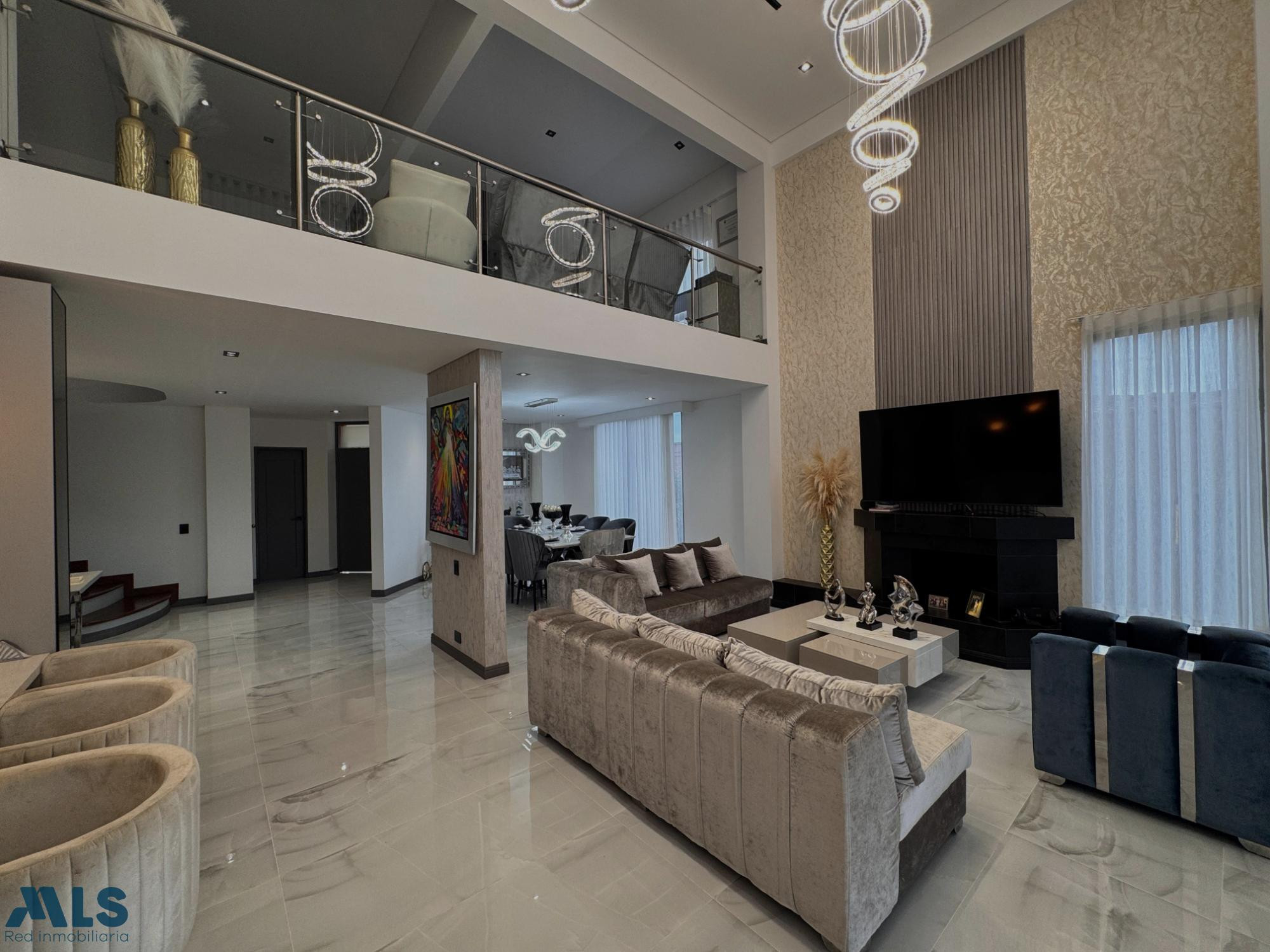 CASA PARA LA VENTA CON ESPACIOS MODERNOS SECTOR LA CALERA medellin - la calera