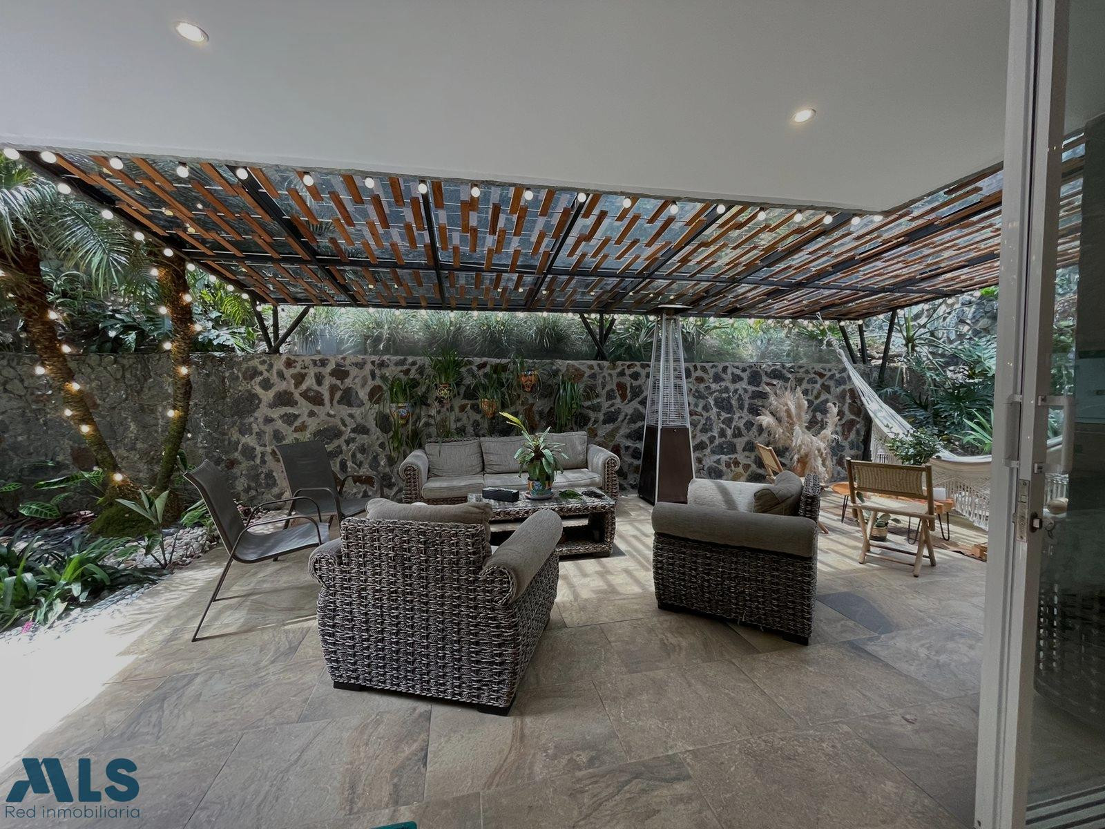 Hermosa casa completamente remodelada envigado - loma de las brujas
