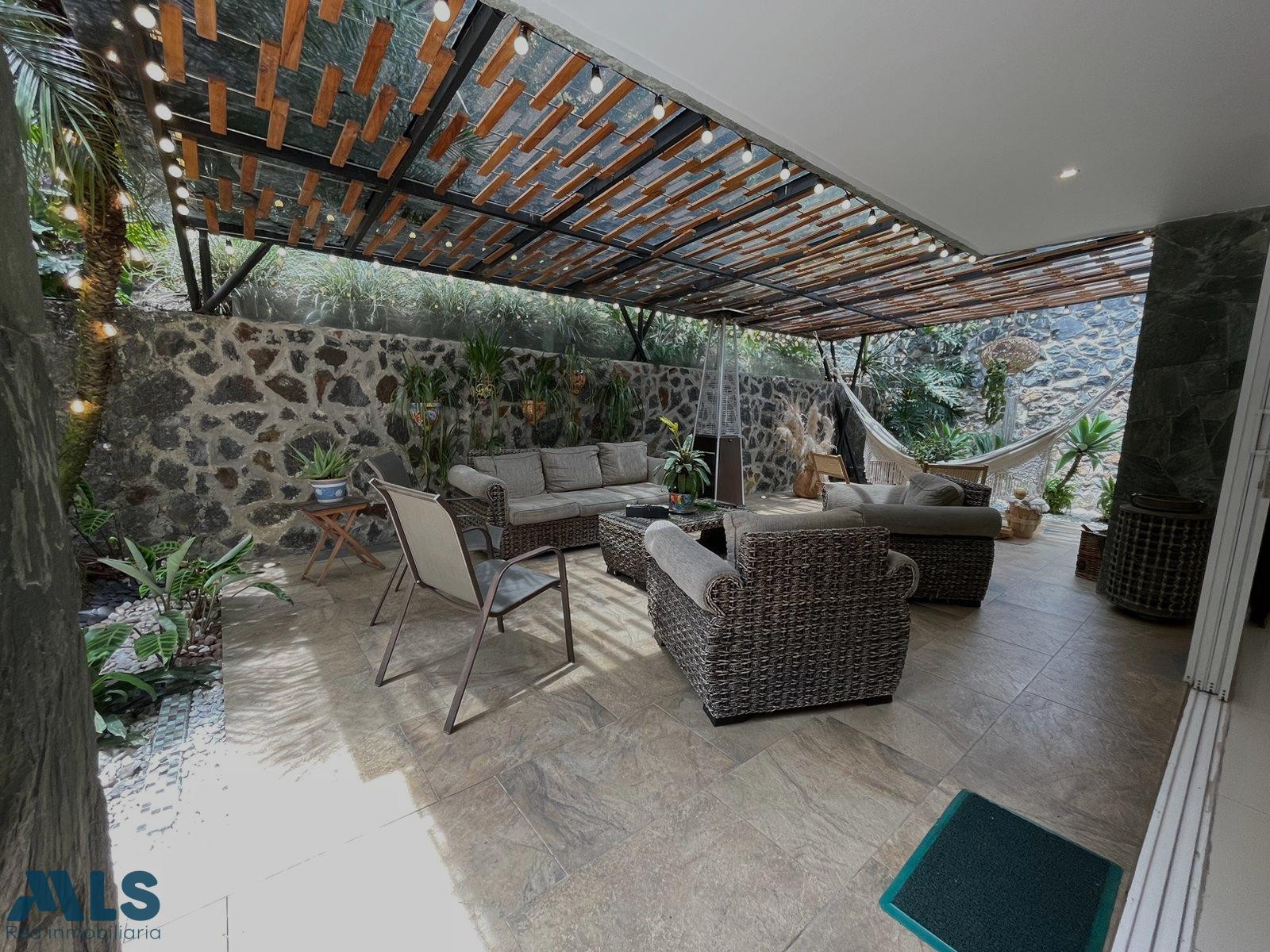Hermosa casa completamente remodelada envigado - loma de las brujas