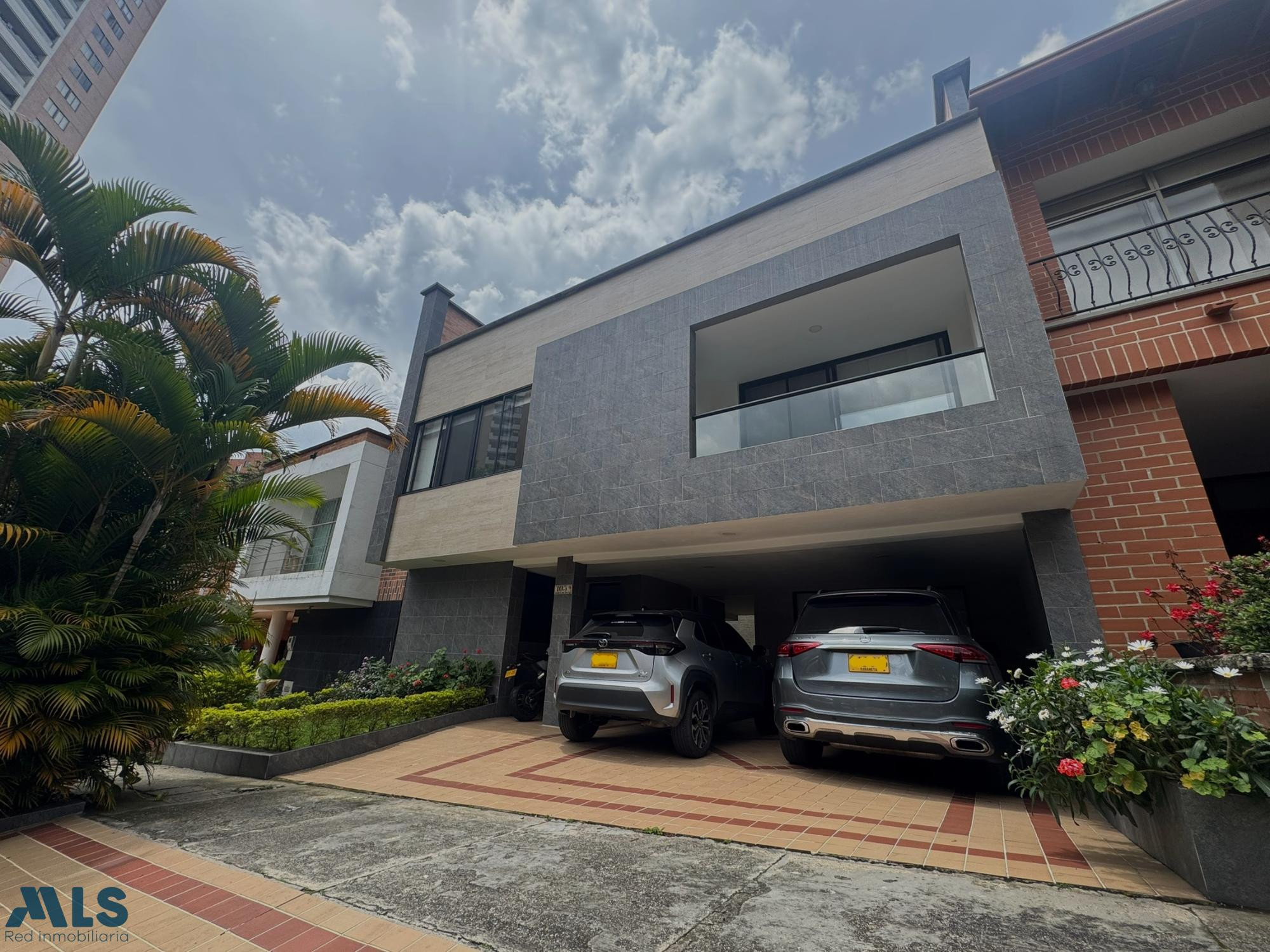 Espectacular casa remodelada en zona exclusiva sabaneta - loma de san jose