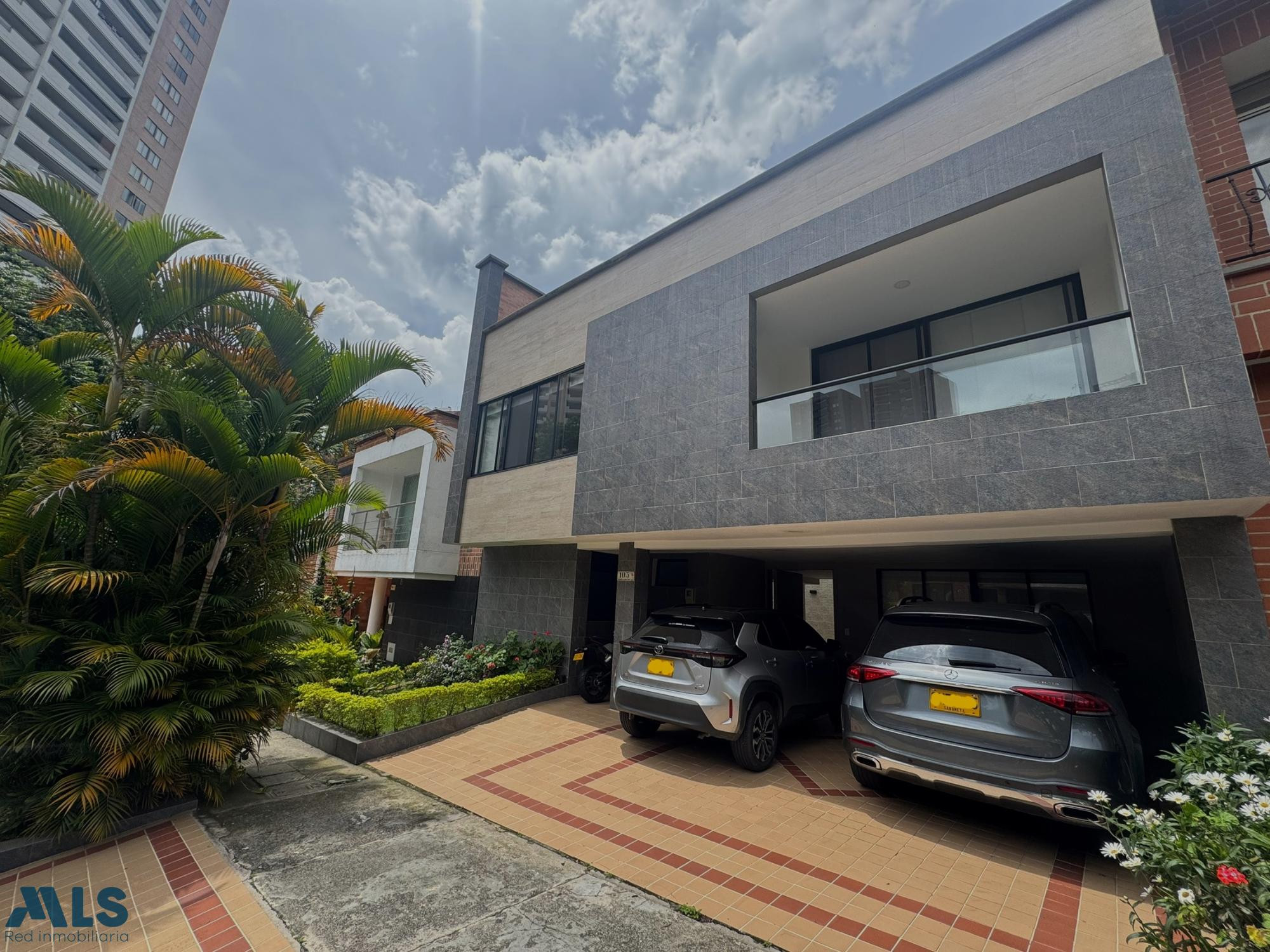 Espectacular casa remodelada en zona exclusiva sabaneta - loma de san jose