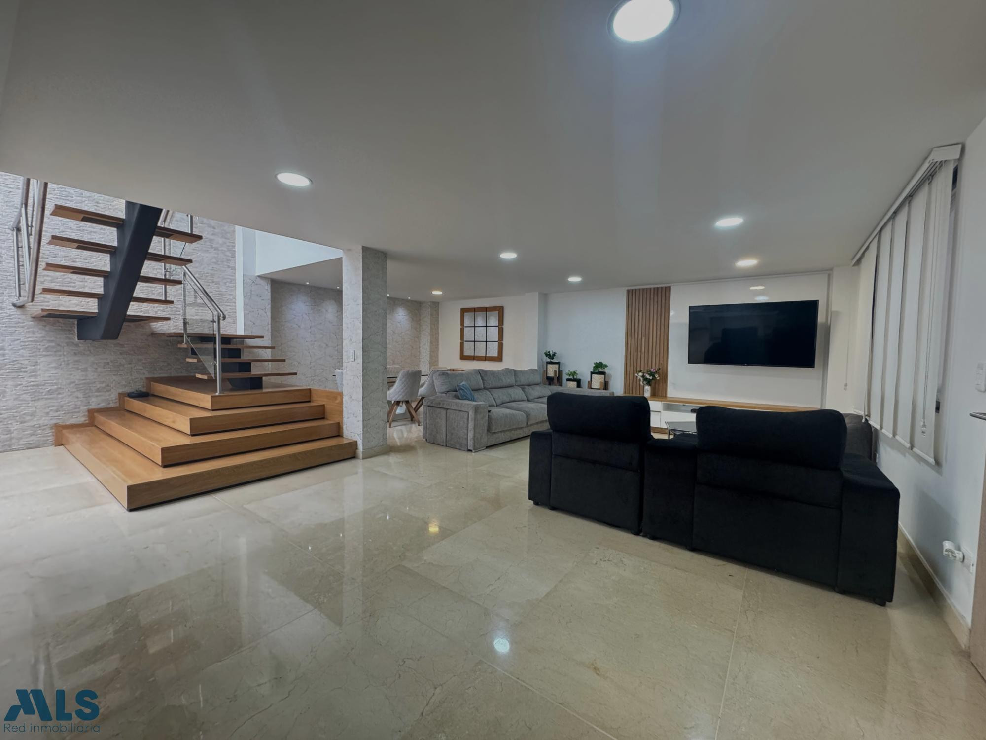 Espectacular casa remodelada en zona exclusiva sabaneta - loma de san jose