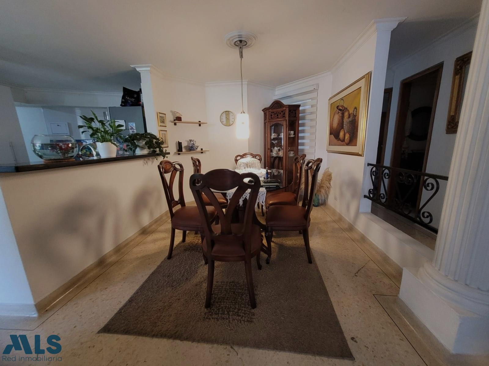 Apartamento con excelente ubicacion medellin - laureles