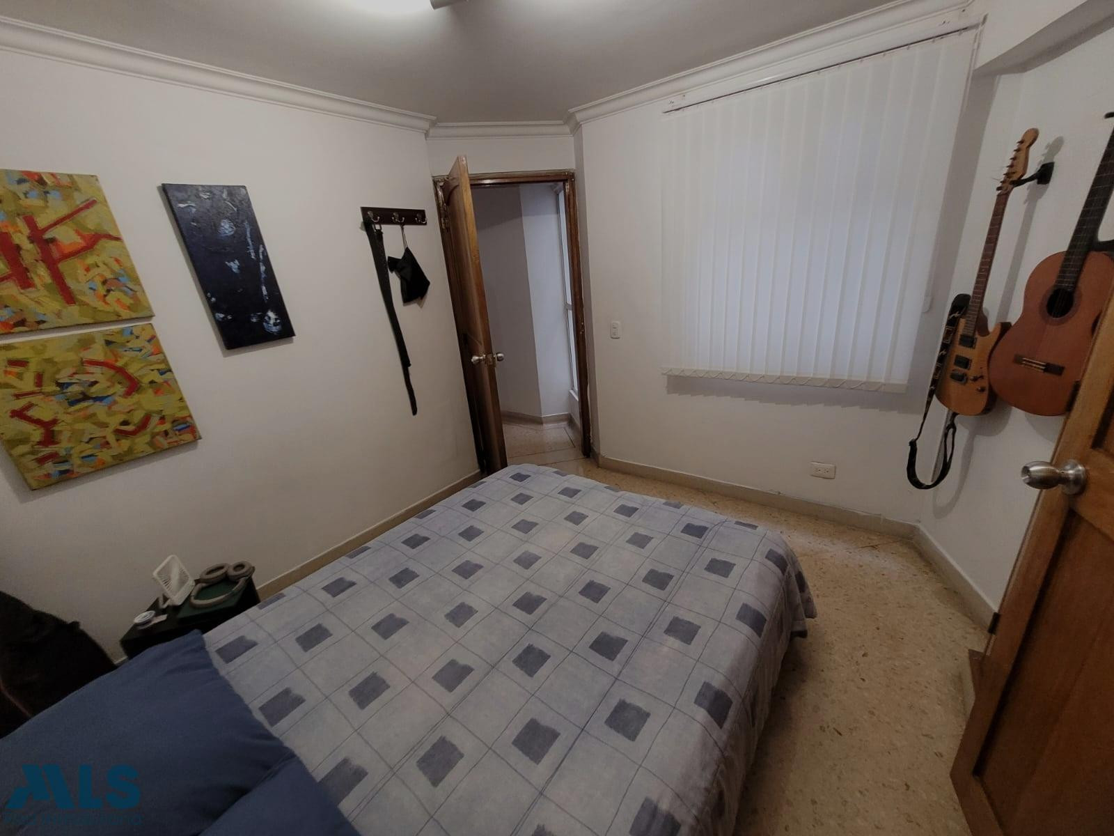 Apartamento con excelente ubicacion medellin - laureles