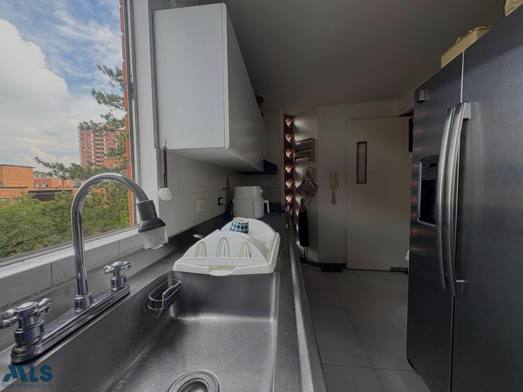 Apartamento para remodelar con excelente potencial en El Poblado – Loma de los Yarumo medellin - la frontera