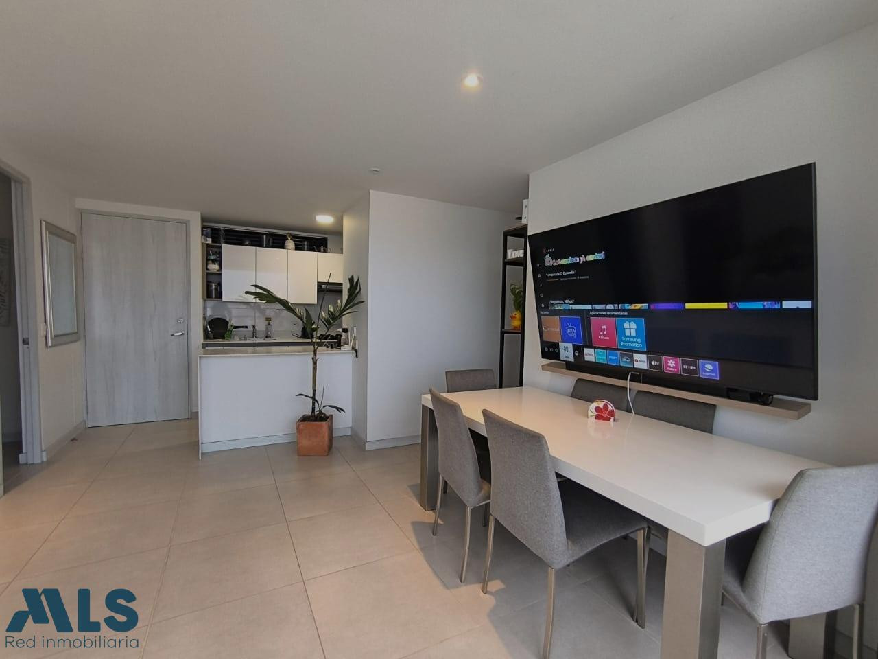 VENTA $ 880.000.000, AREA 86.93, PISO ALTO CON VISTA. medellin - castropol