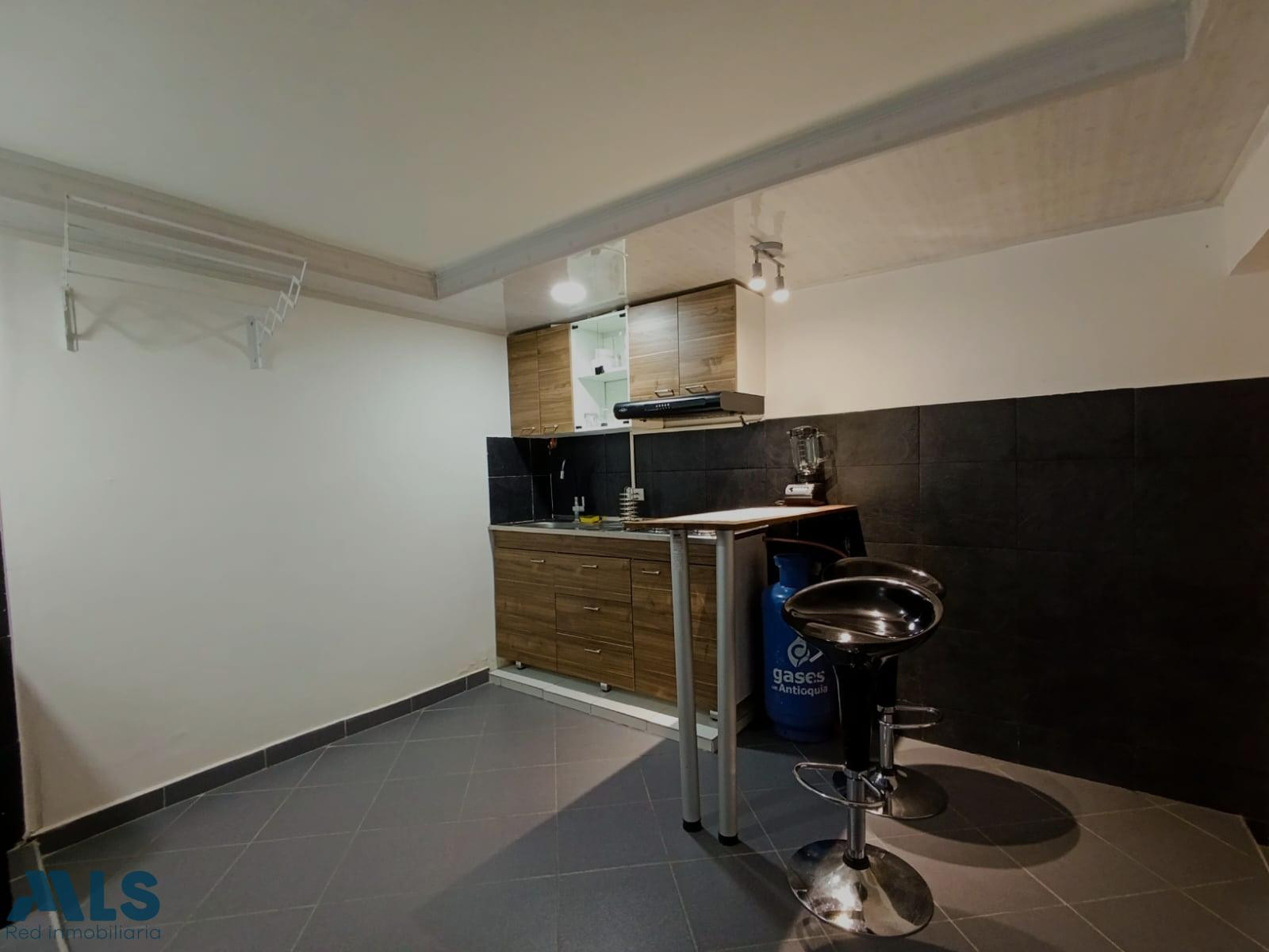 Apartamento segundo piso en venta en el estadio medellin - estadio