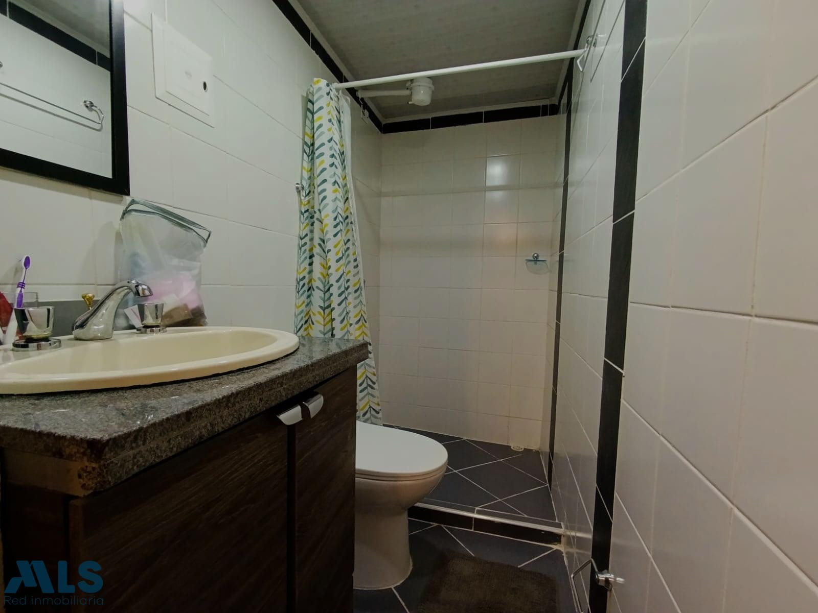 Apartamento segundo piso en venta en el estadio medellin - estadio
