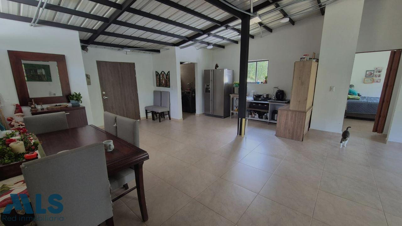 Casa campestre en parcelación caldas - v la miel