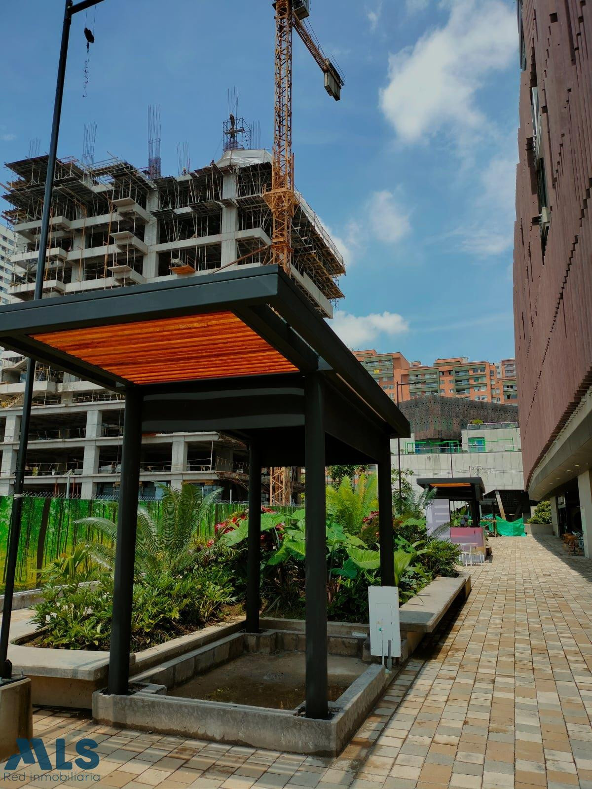 Venta de local burbuja en El Poblado, Ciudad del Rio medellin - ciudad del rio