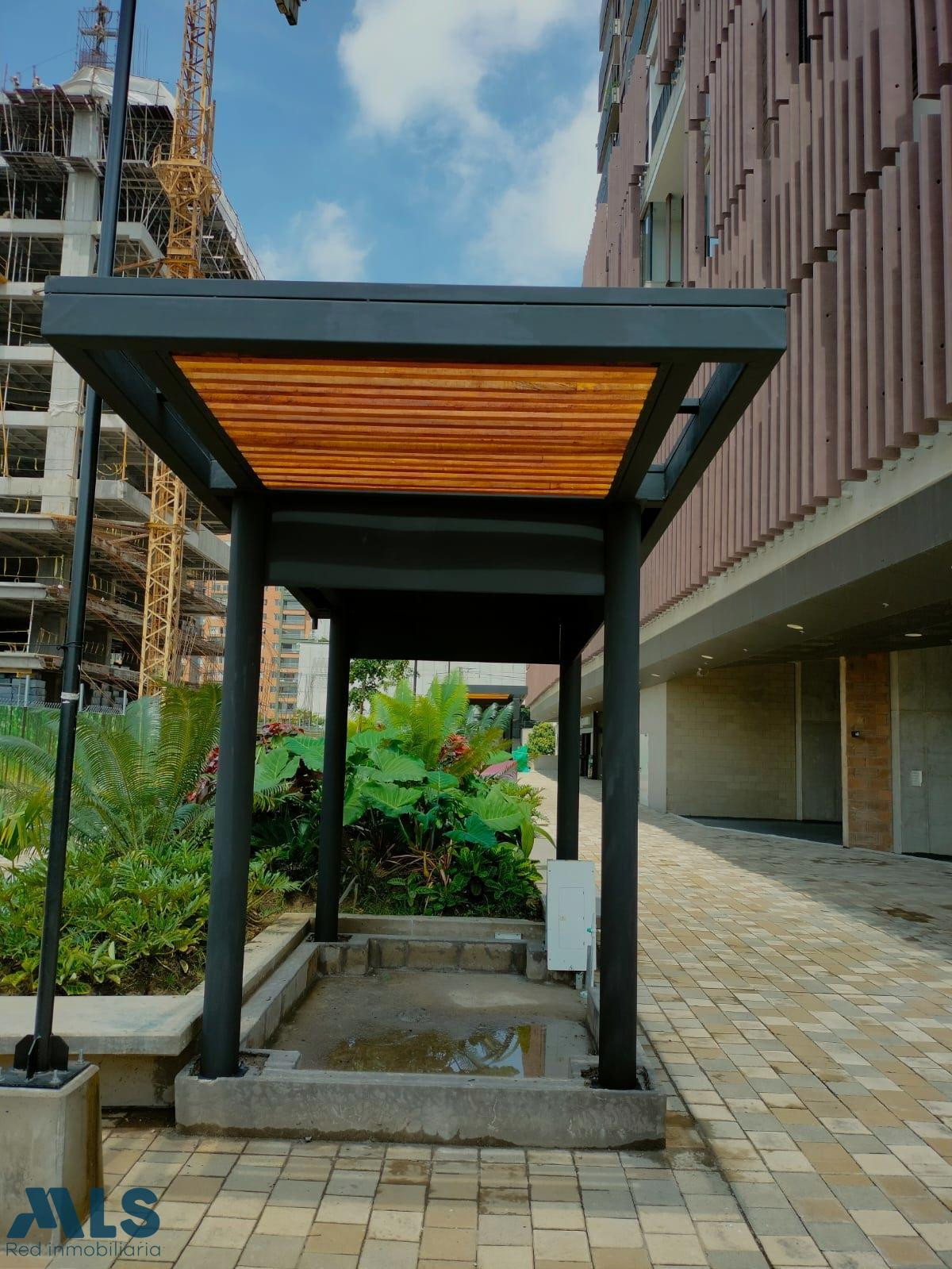 Venta de local burbuja en El Poblado, Ciudad del Rio medellin - ciudad del rio