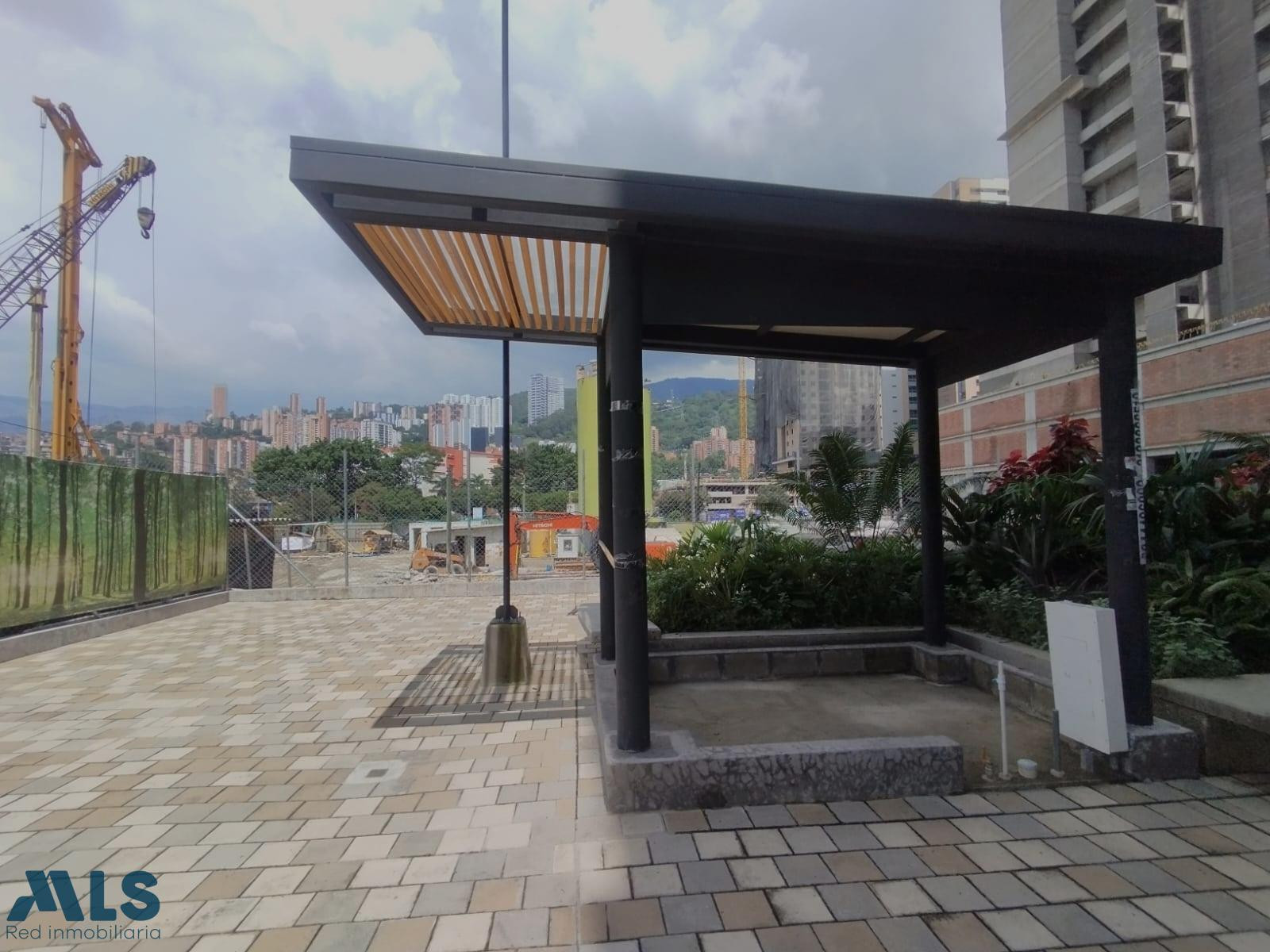 Venta de local burbuja en El Poblado, Ciudad del Rio medellin - ciudad del rio