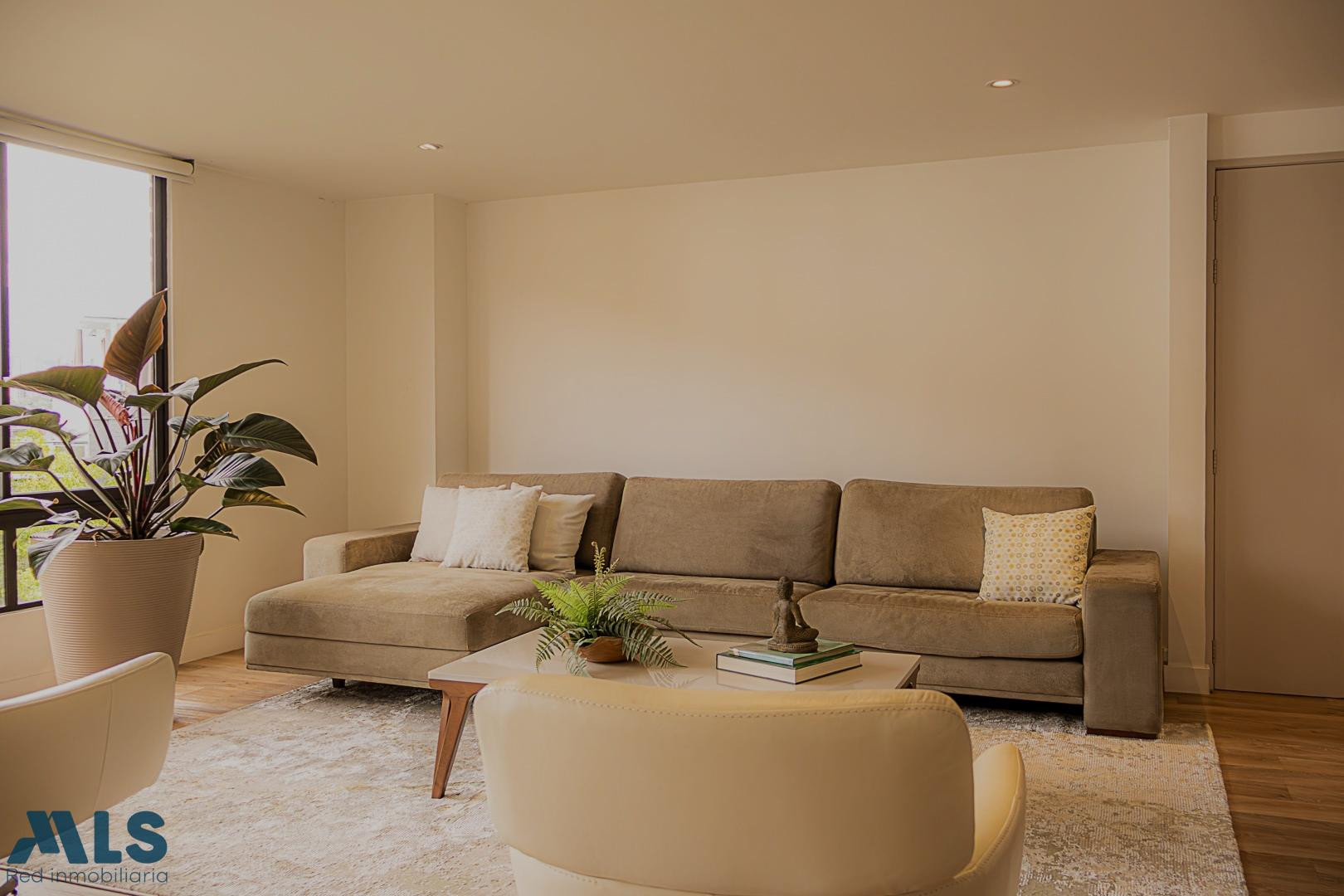 Apartamento de Lujo Remodelado en El Poblado con Vista y Ubicación Privilegiada medellin - altos del poblado