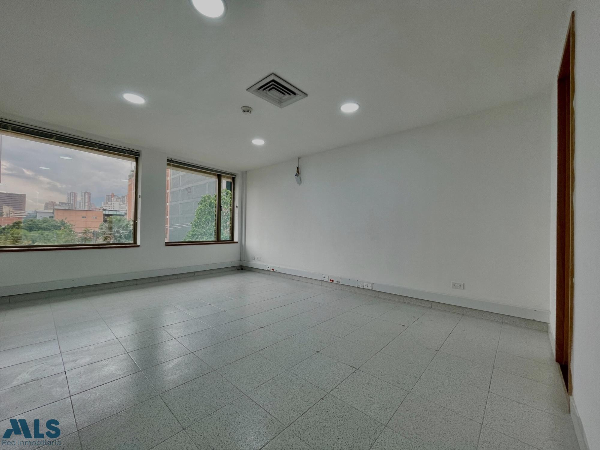 Oficina en venta. Área perfecta, a 2 cuadras de Milla de Oro medellin - astorga